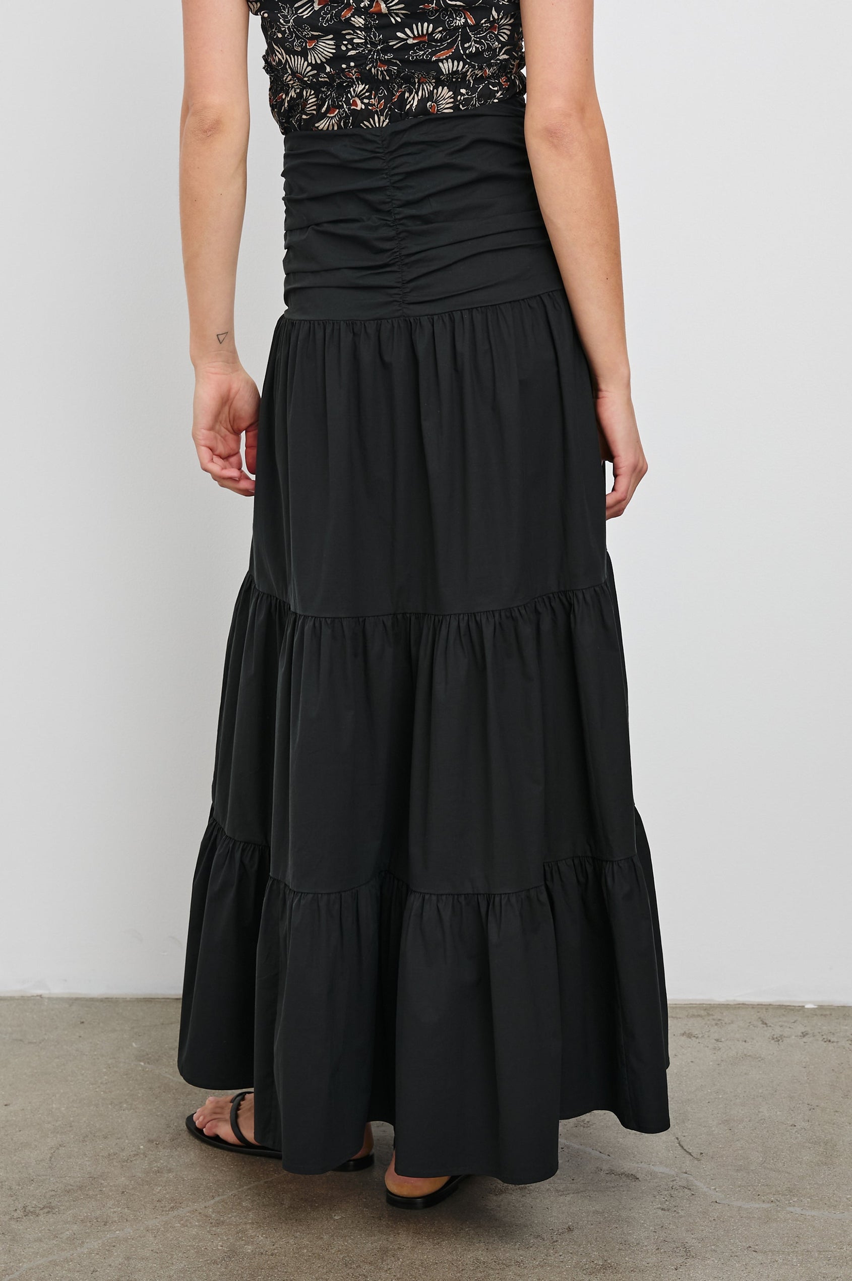 AGATHA-BLACK-BACK