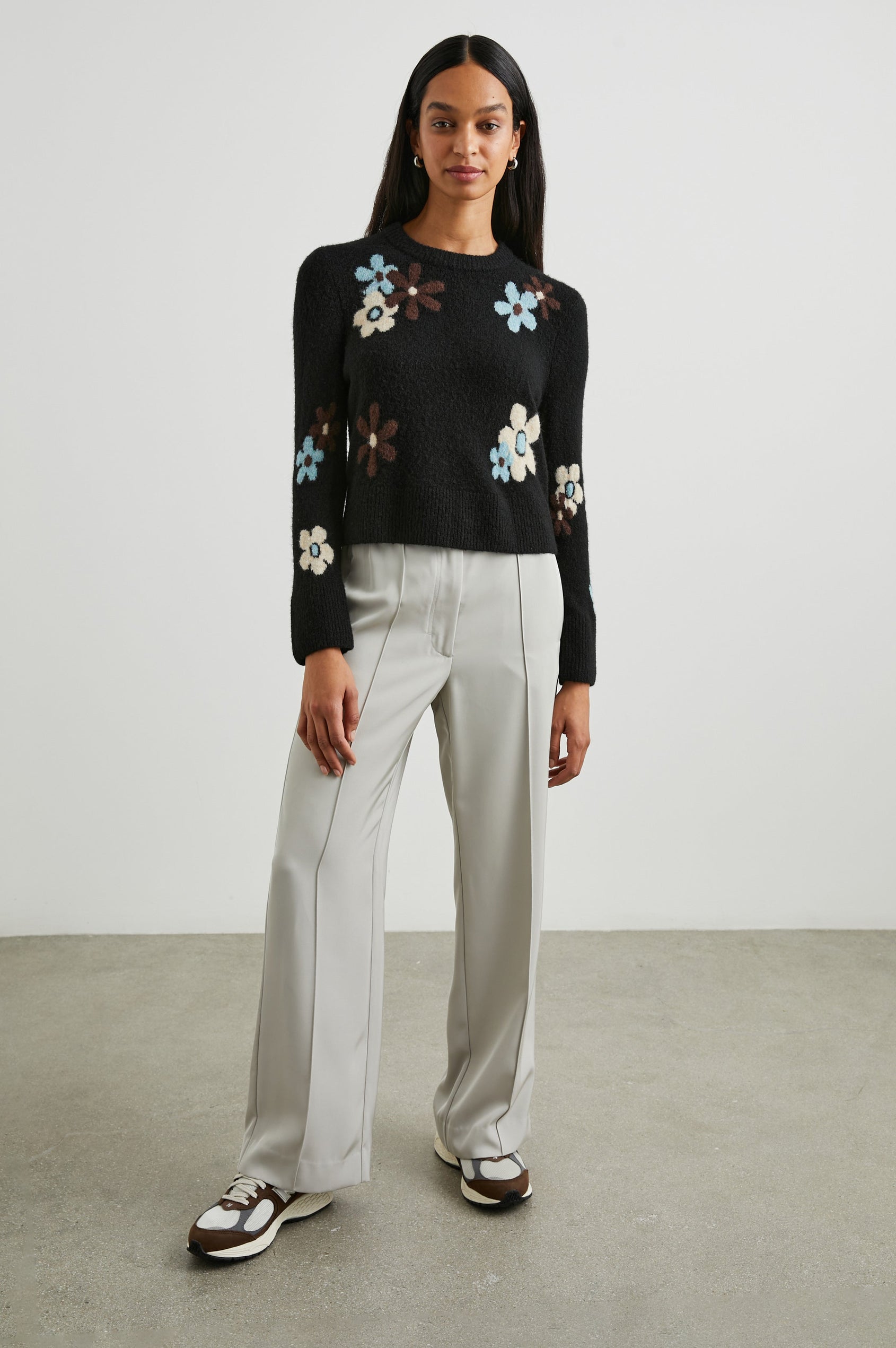 ANISE-ONYX-BLUE-DAISIES-FULL FRONT BODY