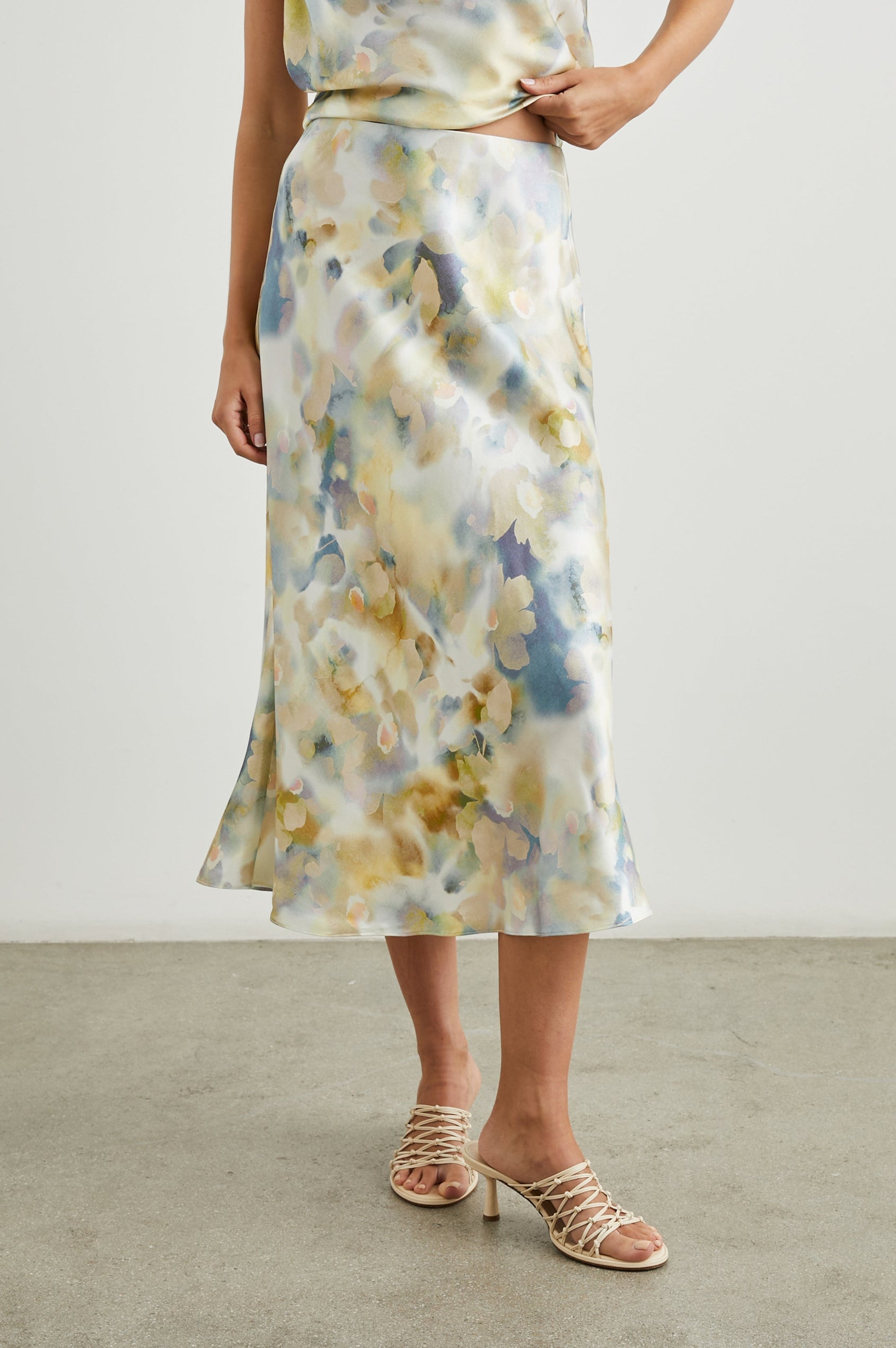 ANYA-DIFFUSED-BLOSSOM-FRONT