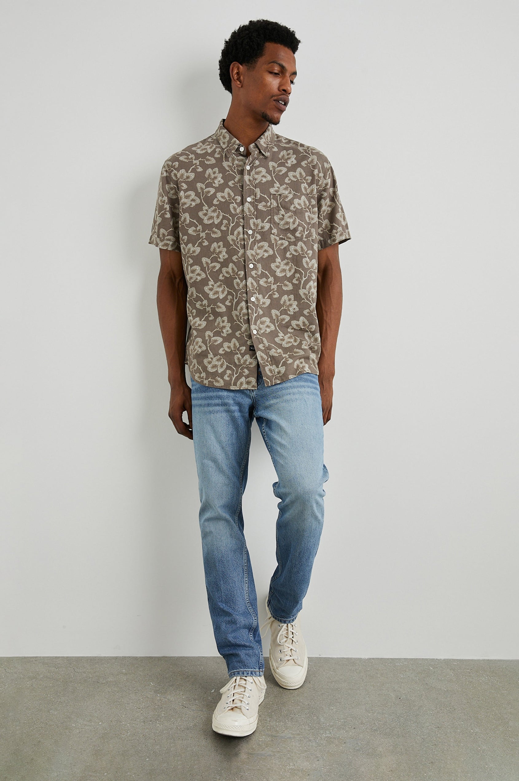 CARSON JAPANESE MAPLE FADED SADDLE SHIRT - FRONT FULL BODY LOOKING TO THE SIDE