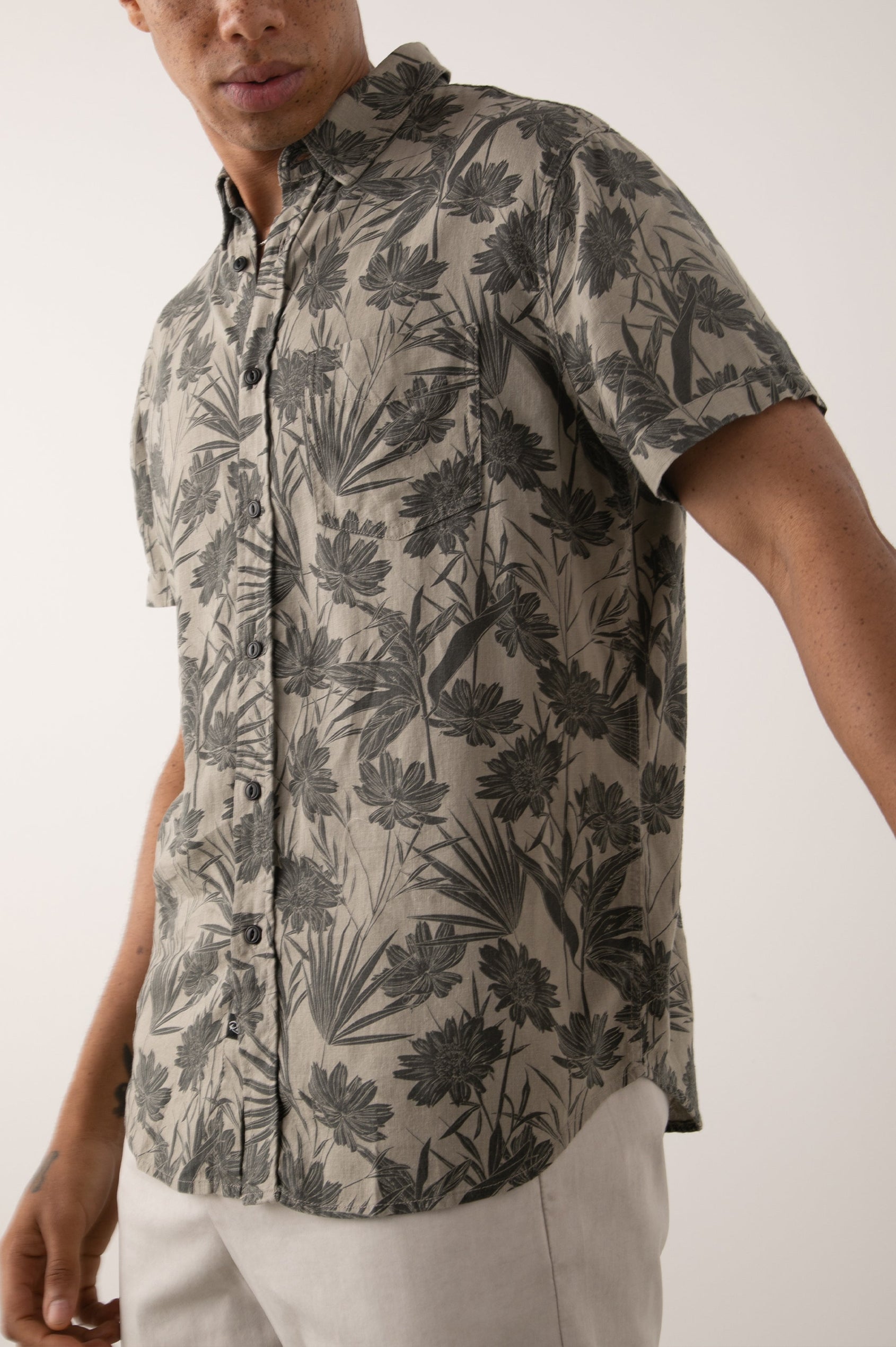 CARSON JUNGLE FOLIAGE OLIVE SHIRT - SIDE BODY