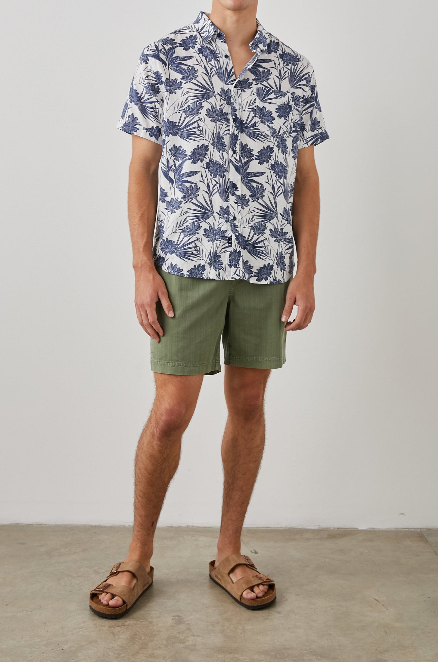 CARSON SHIRT JUNGLE FOLIAGE ROYAL - FULL FRONT BODY