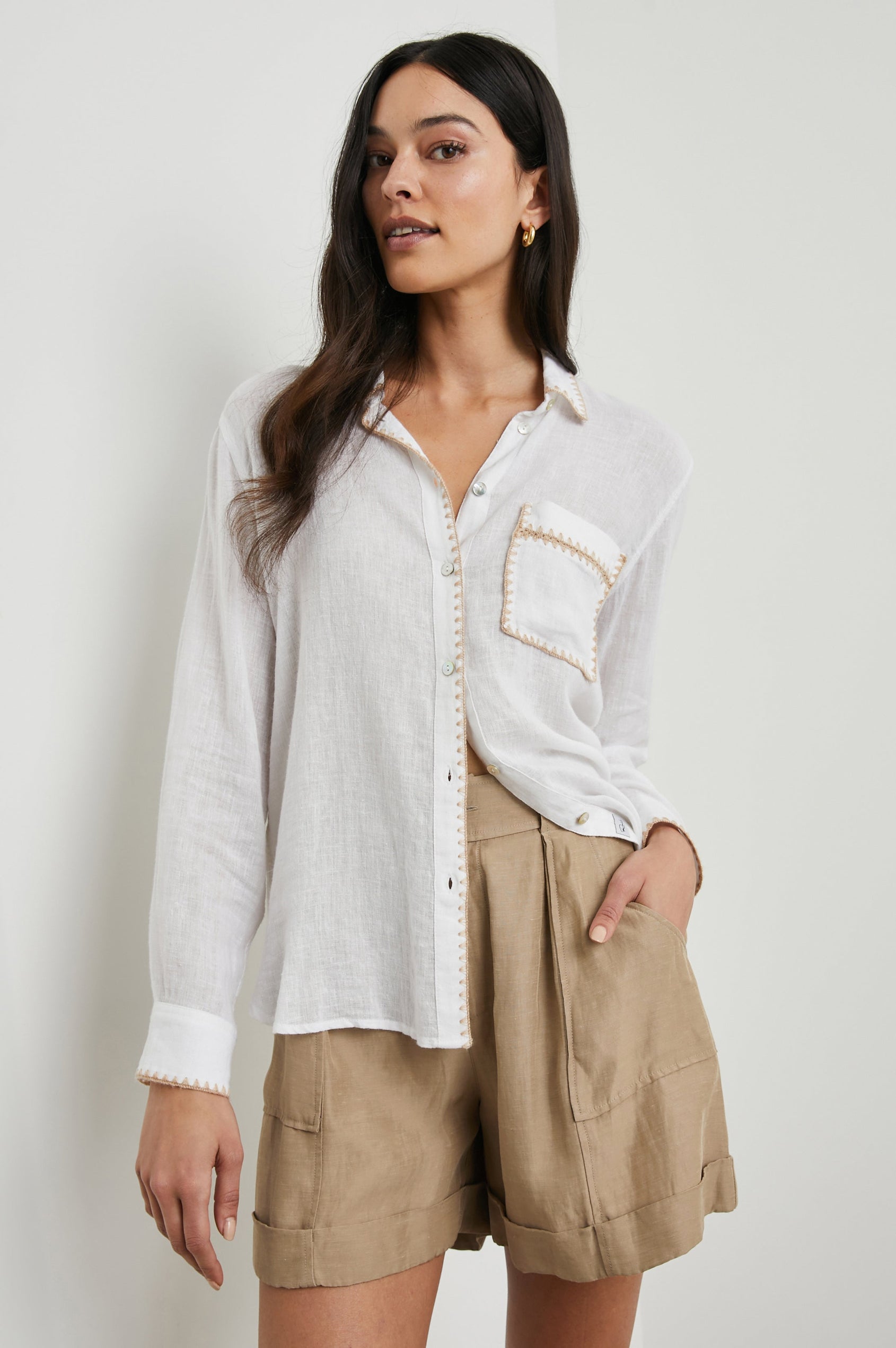 CHARLI-WHITE-BLANKET-STICH-FRONT