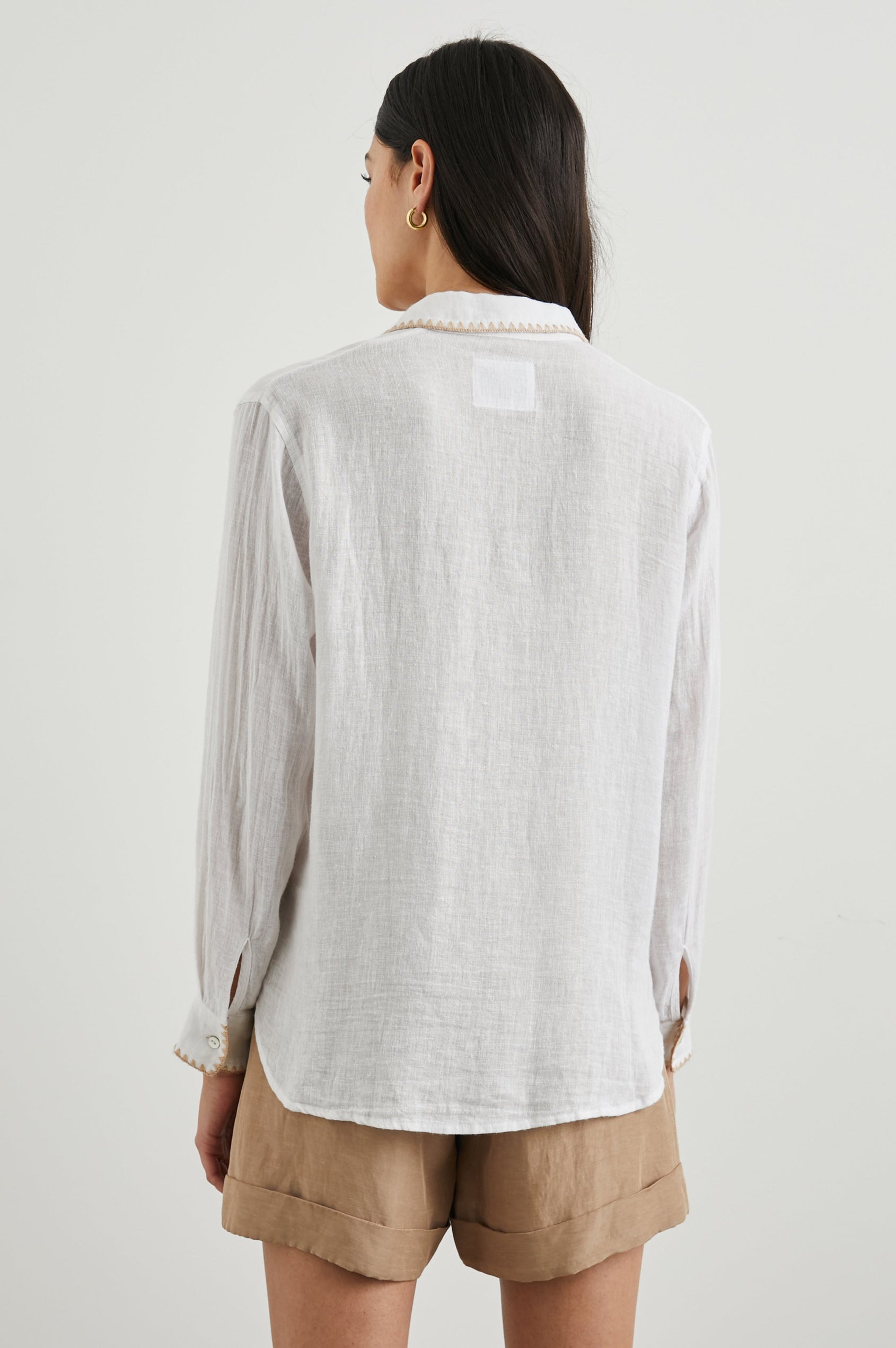CHARLI-WHITE-BLANKET-STICH-BACK