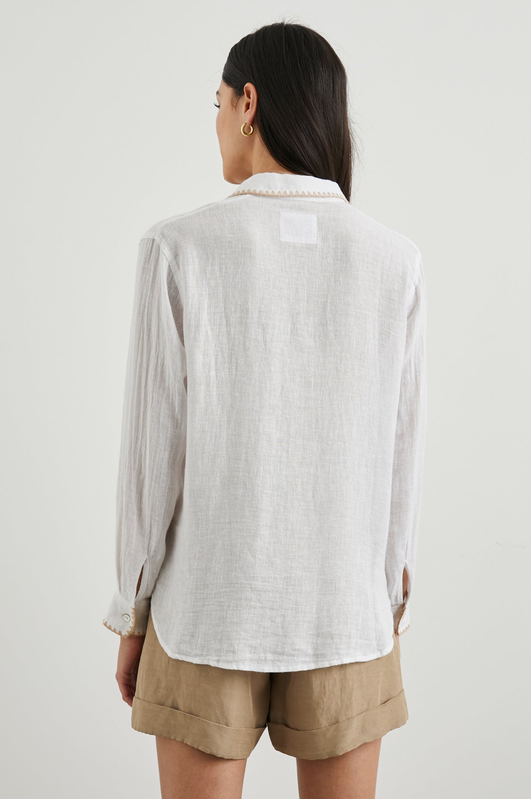 CHARLI-WHITE-BLANKET-STICH-BACK