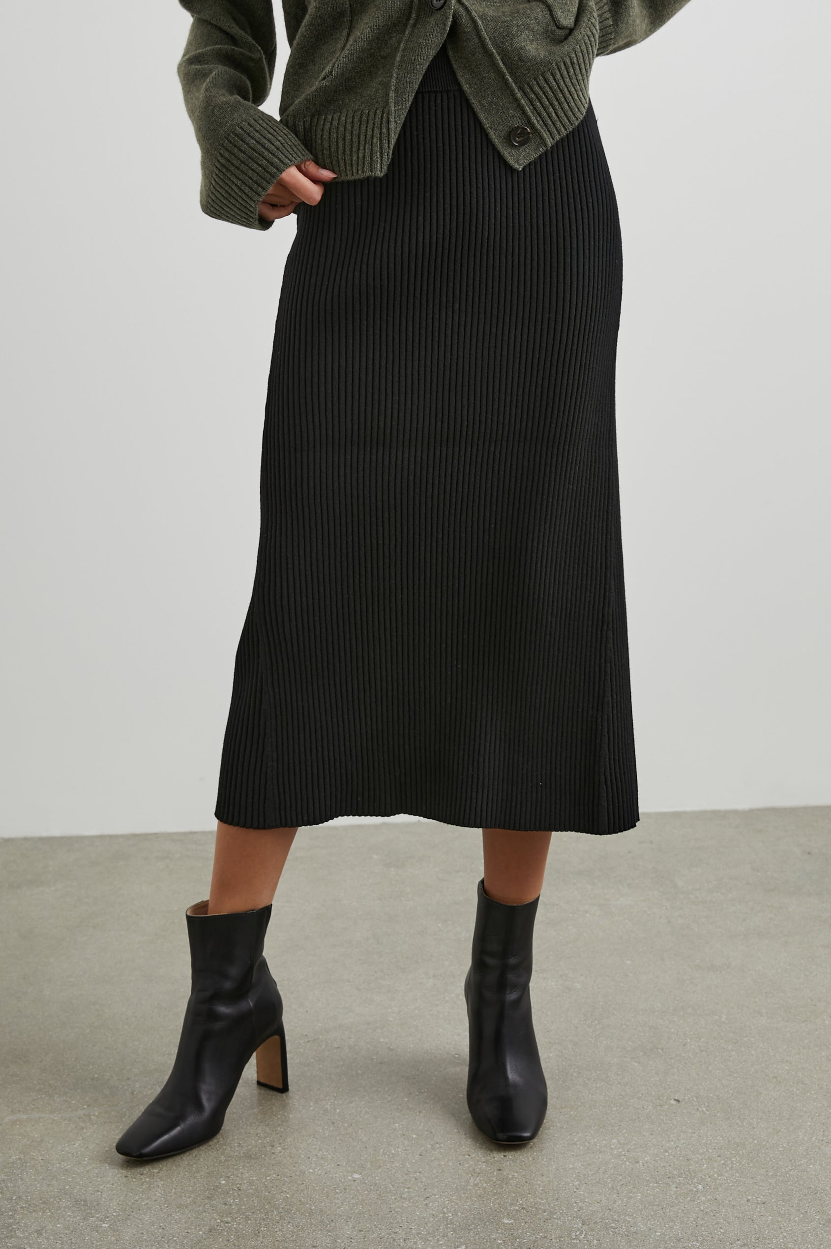 DAVINA BLACK SKIRT - FRONT