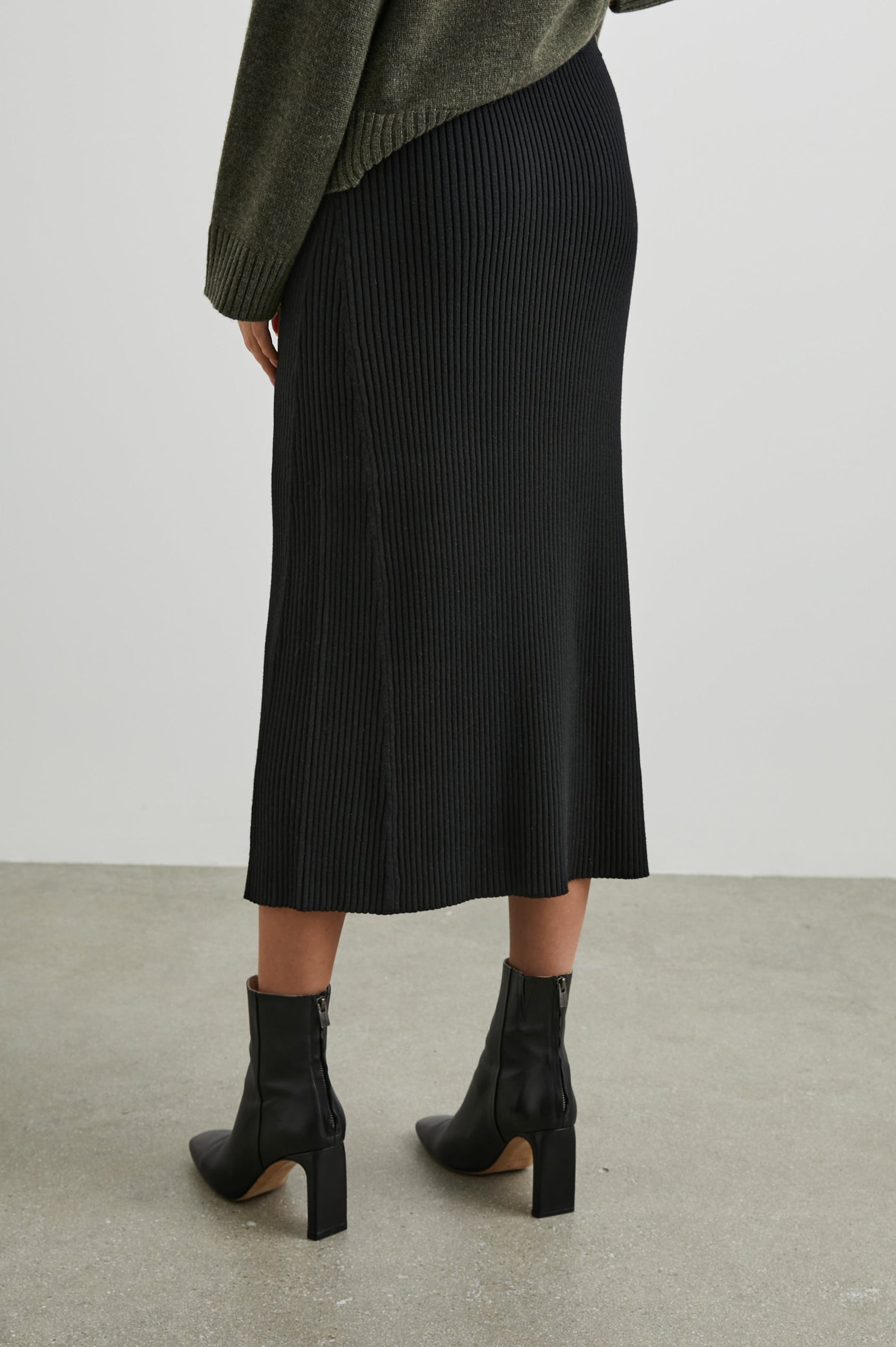 DAVINA-BLACK- BACK