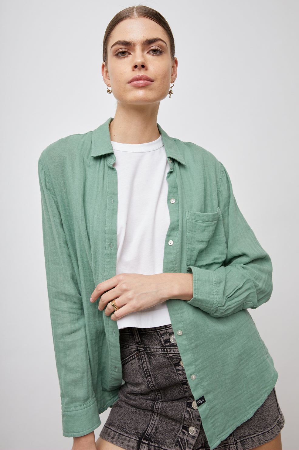 ELLIS GREEN APPLE SHIRT-FRONT IN MOTION ARMS CROSSED