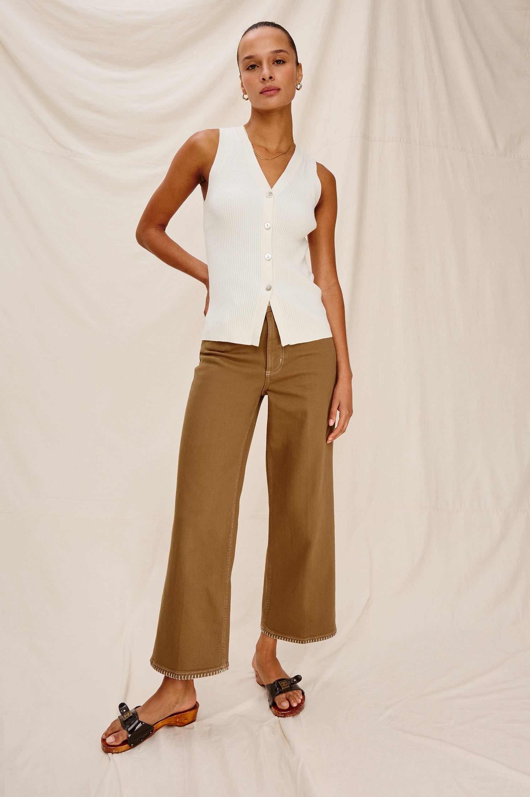 Getty cropped wide leg jean with contrast white blanket stitching in Safari Embroidered Colorway. Full Body Front View of Model Shown.