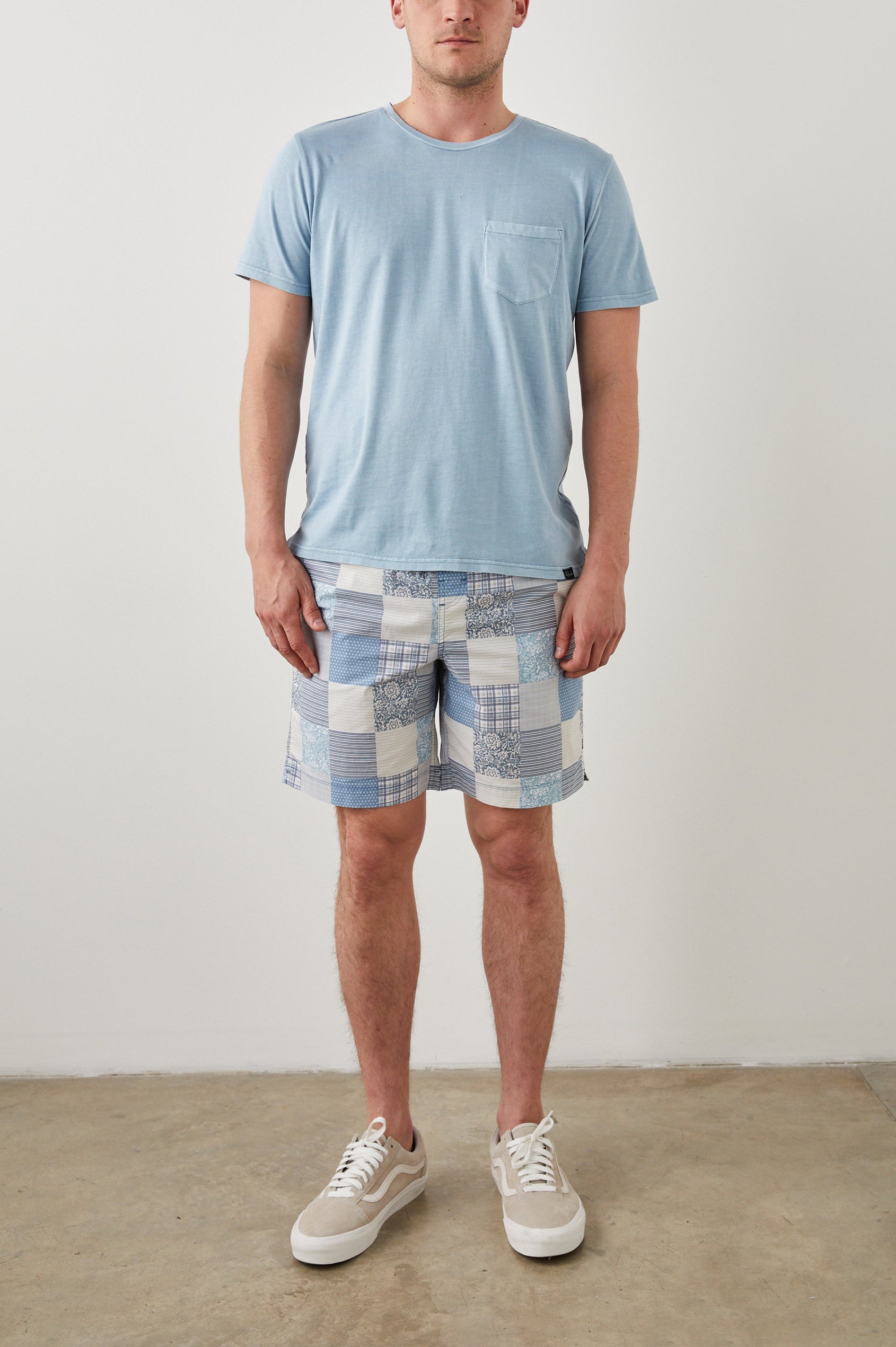 JOHNNY T-SHIRT - CAROLINA BLUE - full body
