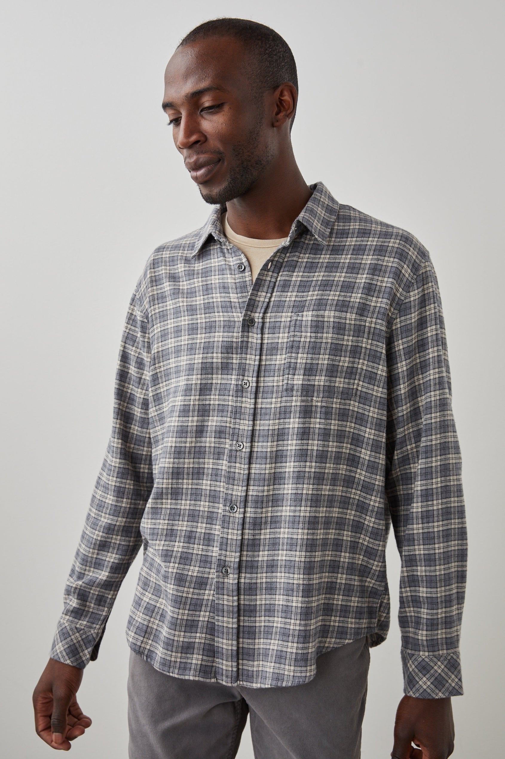 LENNOX CHARCOAL FLAX MELANGE SHIRT - FRONT HALF BODY