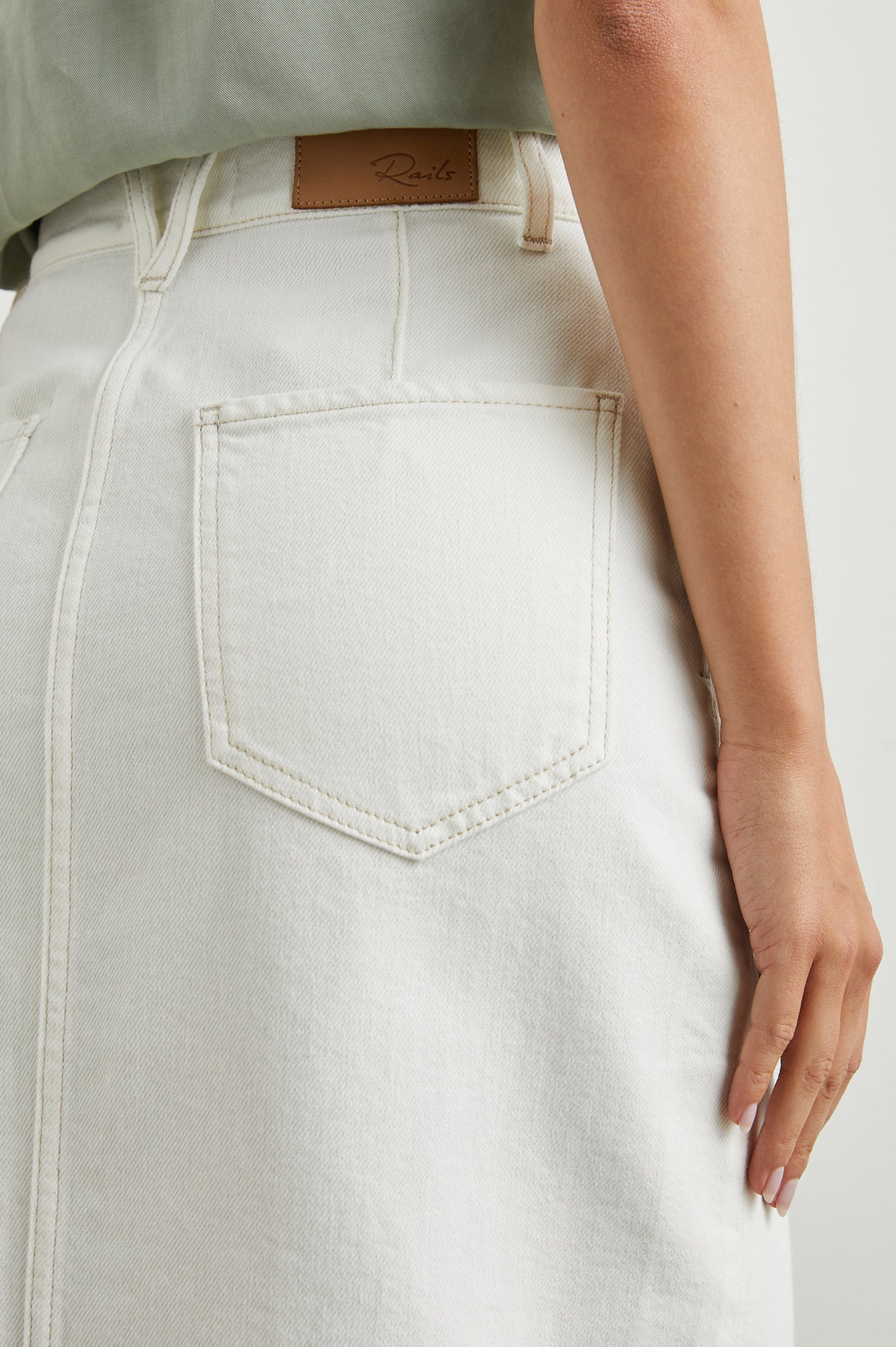 MANHATTAN SKIRT - ECRU - HEM DETAILS