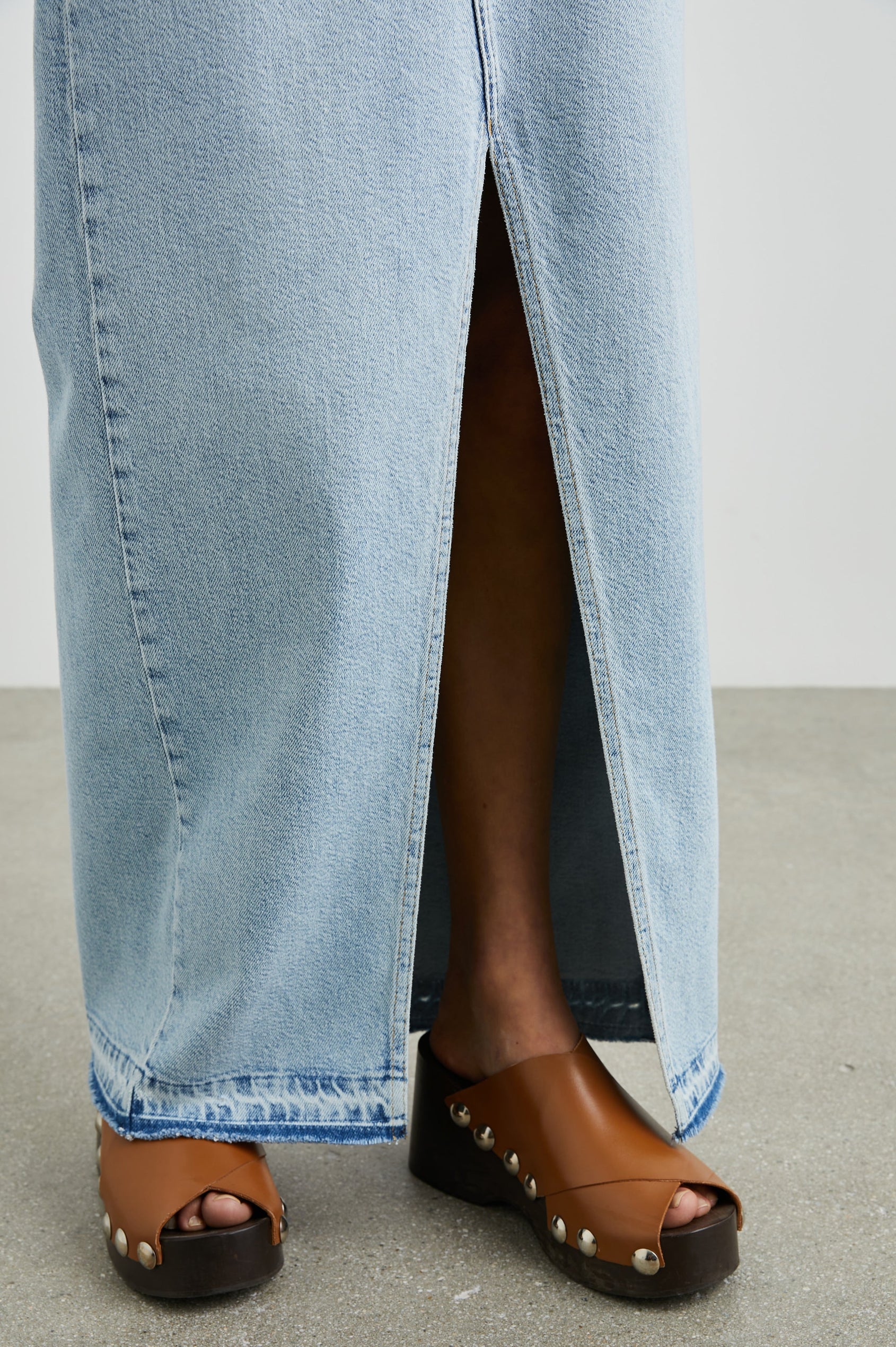 MANHATTAN-REEF-LET-DOWN-HEM-BOTTOM DETAIL