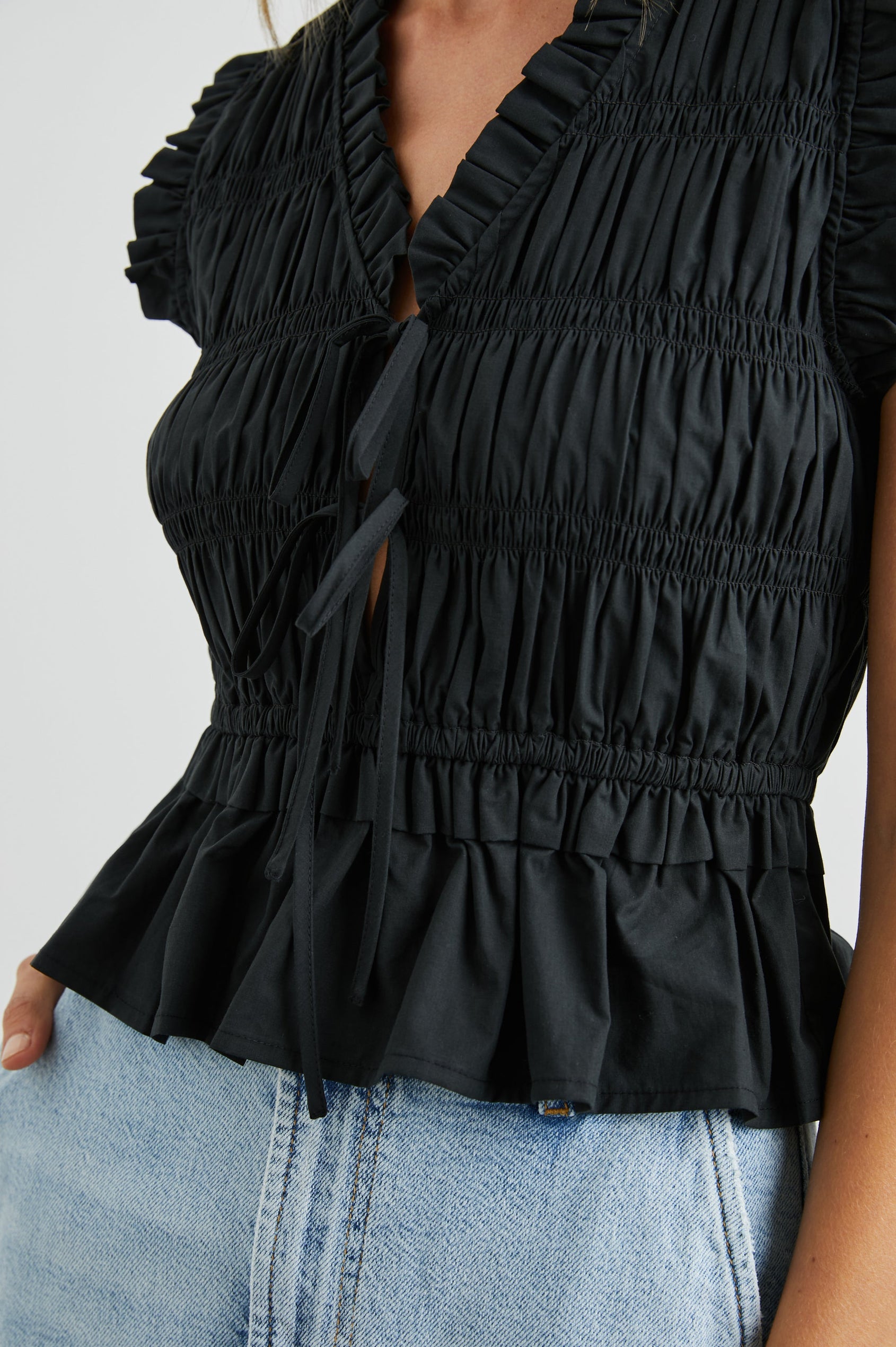 MARTINE-BLACK-DETAIL