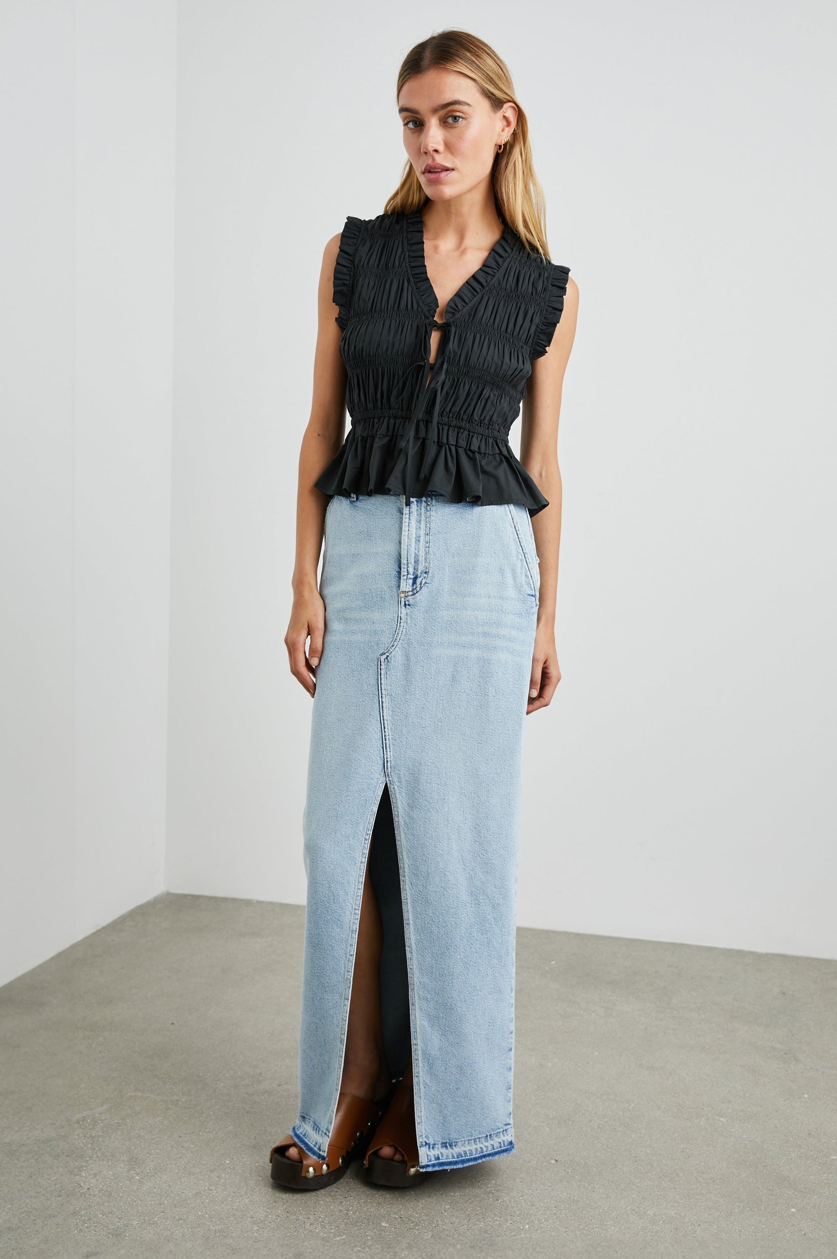 MARTINE-BLACK-FRONT ANGLE
