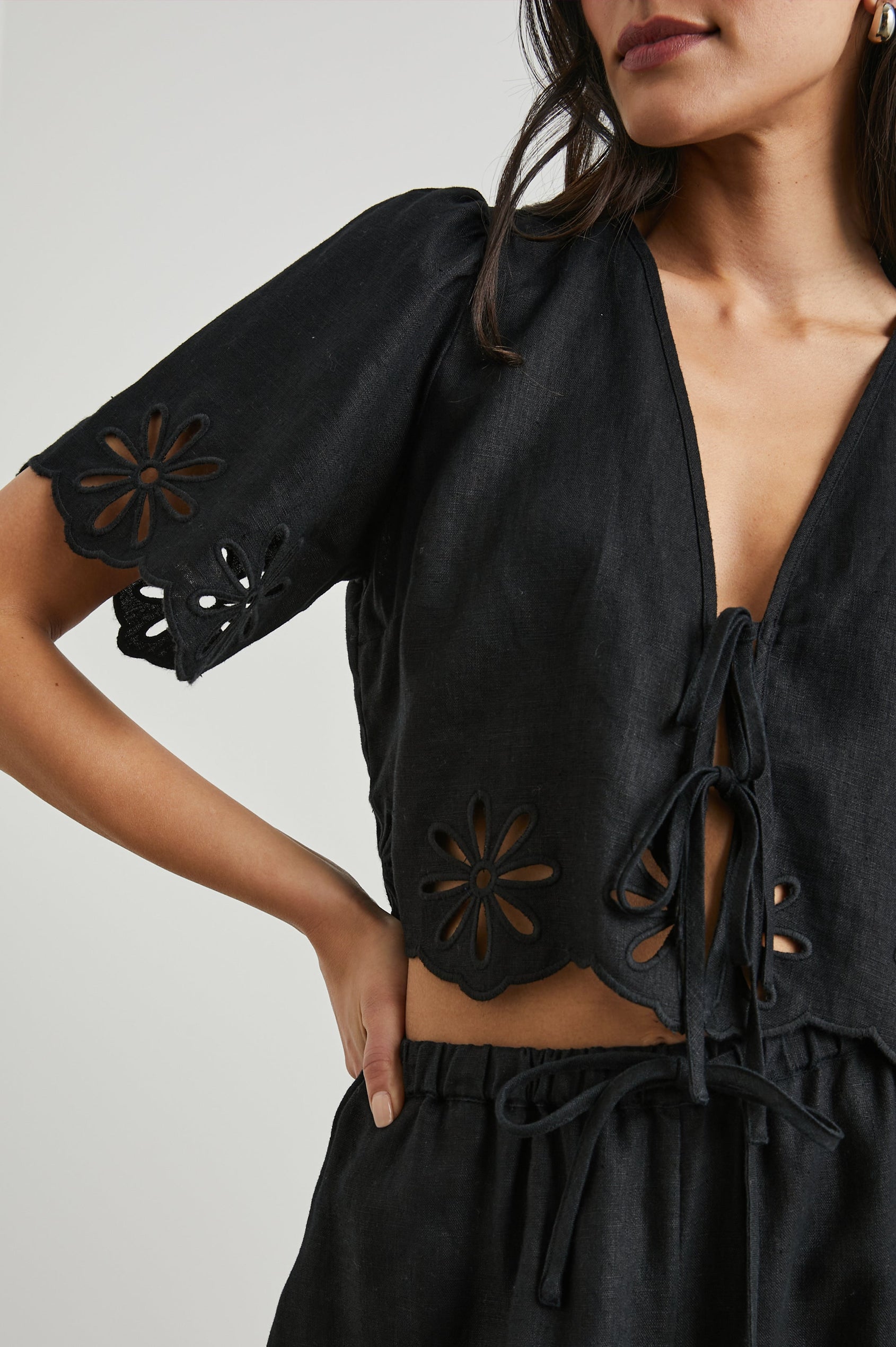 PARI-BLACK-DETAIL