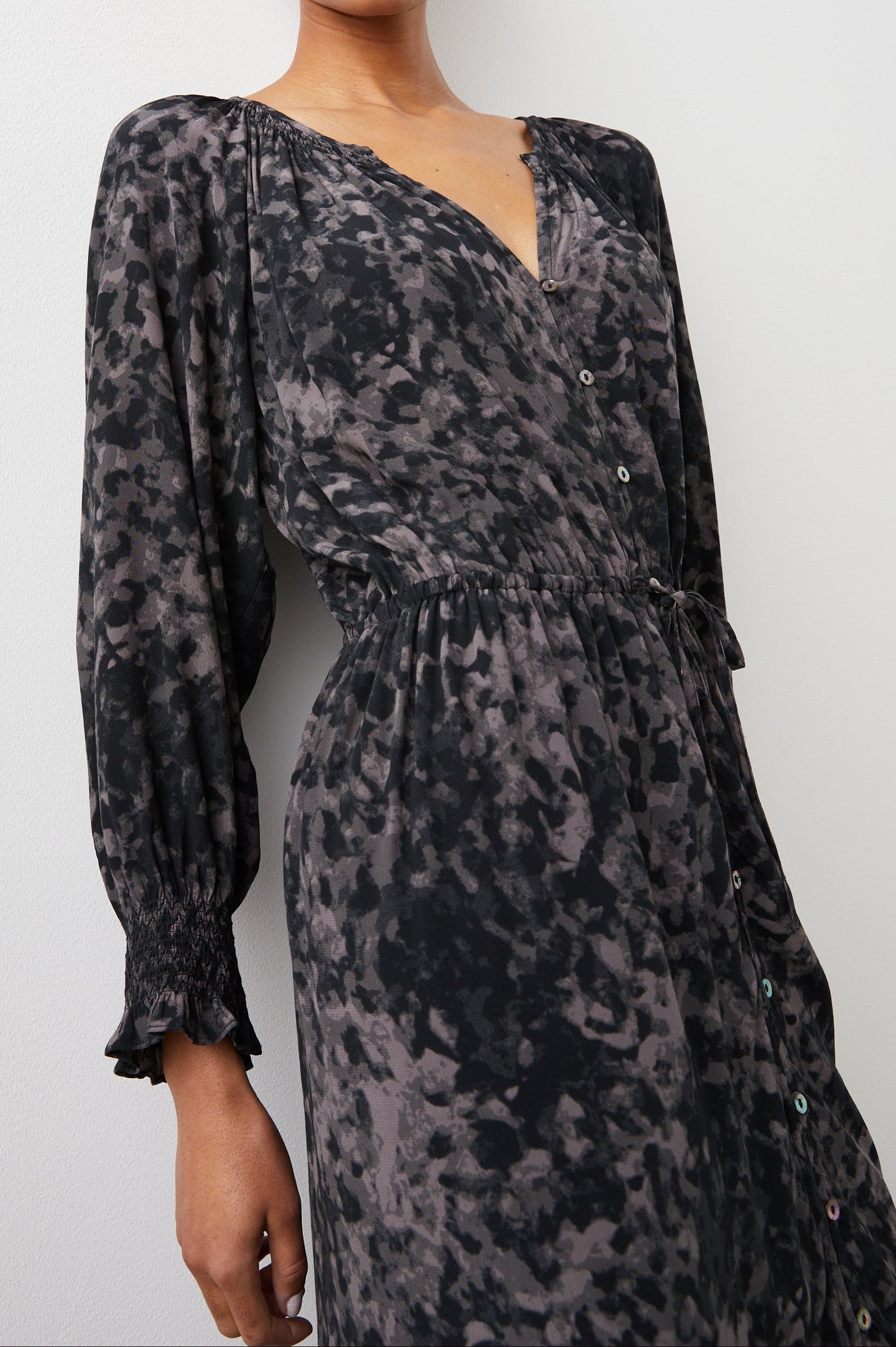 CECE DRESS CHARCOAL TORTOISE - FRONT CLOSE UP