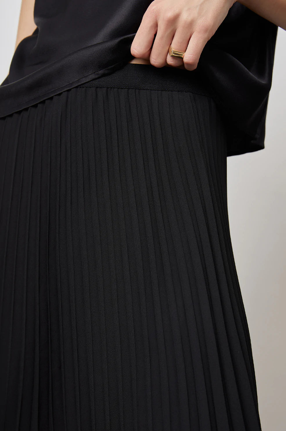 DELPHINE BLACK SKIRT-DETAIL