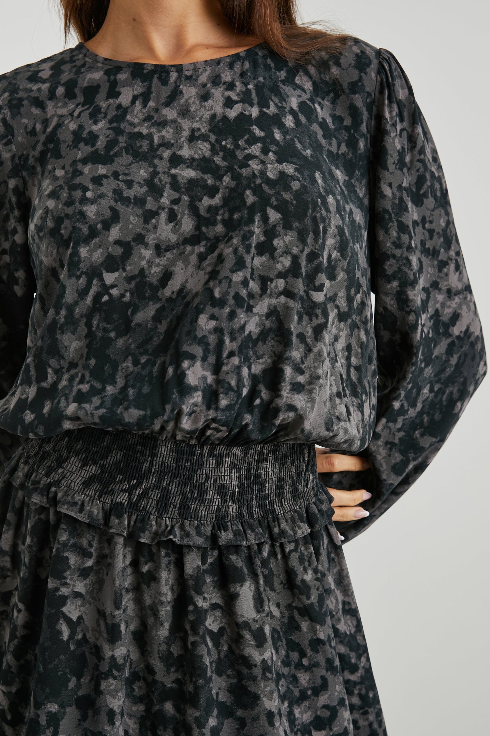 INEZ DRESS CHARCOAL TORTOISE - DETAIL