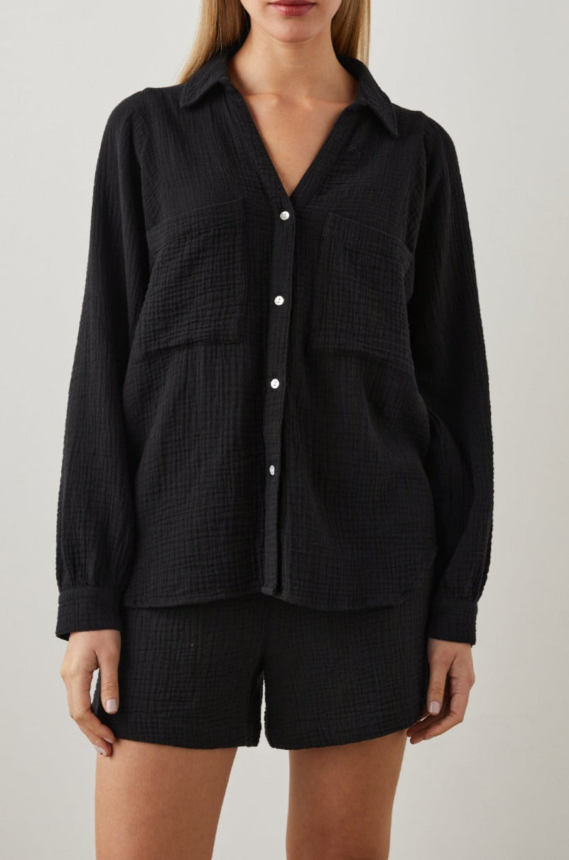 LAUREN SHIRT BLACK - FRONT UNTUCKED