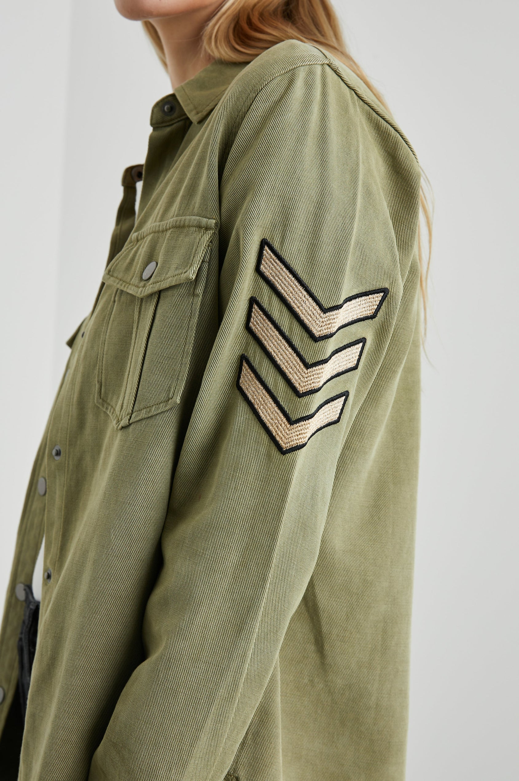 LOREN SHIRT JACKET CANTEEN - DETAIL
