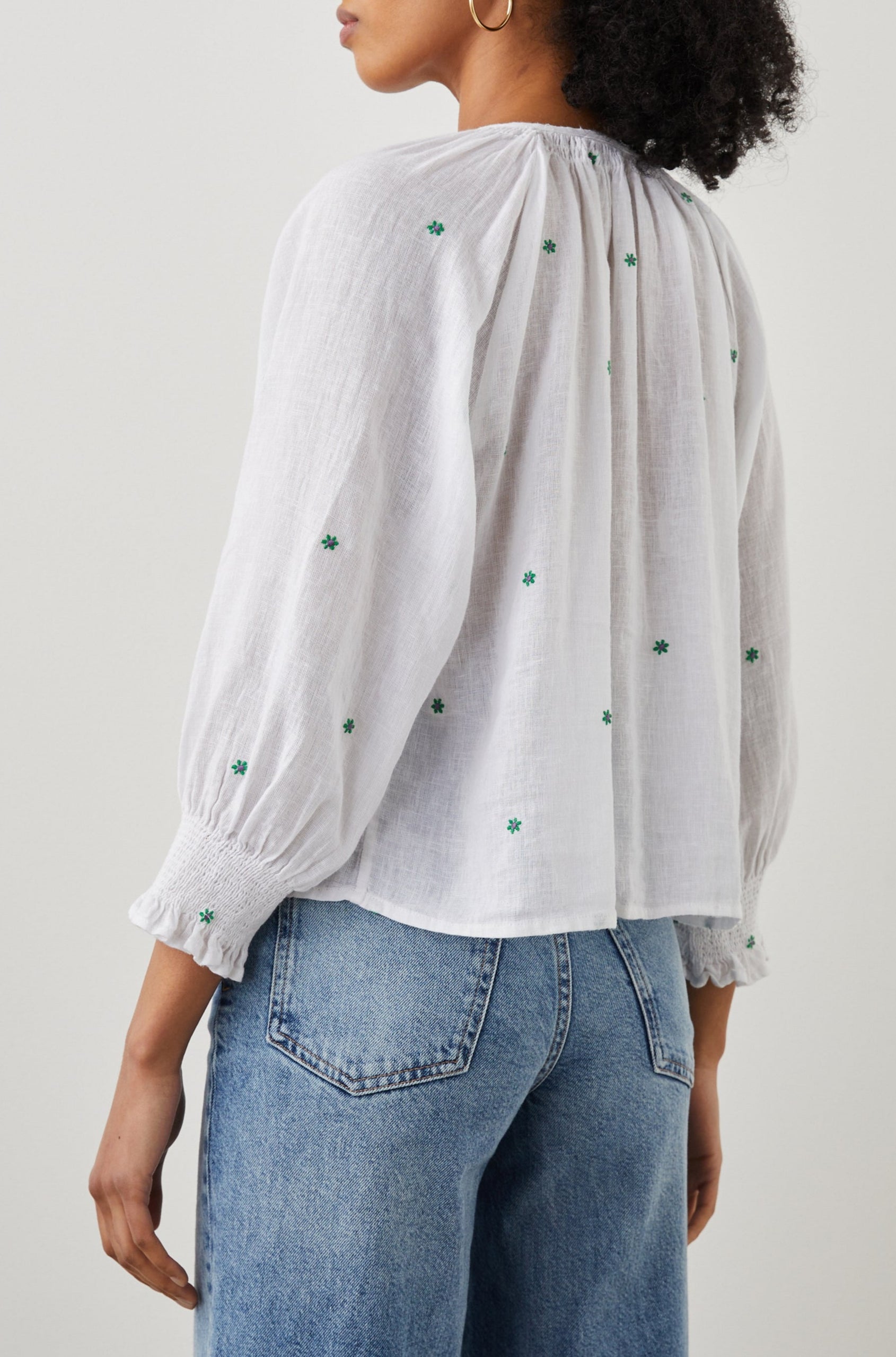 MARIAH TOP GREEN DAISY EMBROIDERY - MODEL 2 BACK