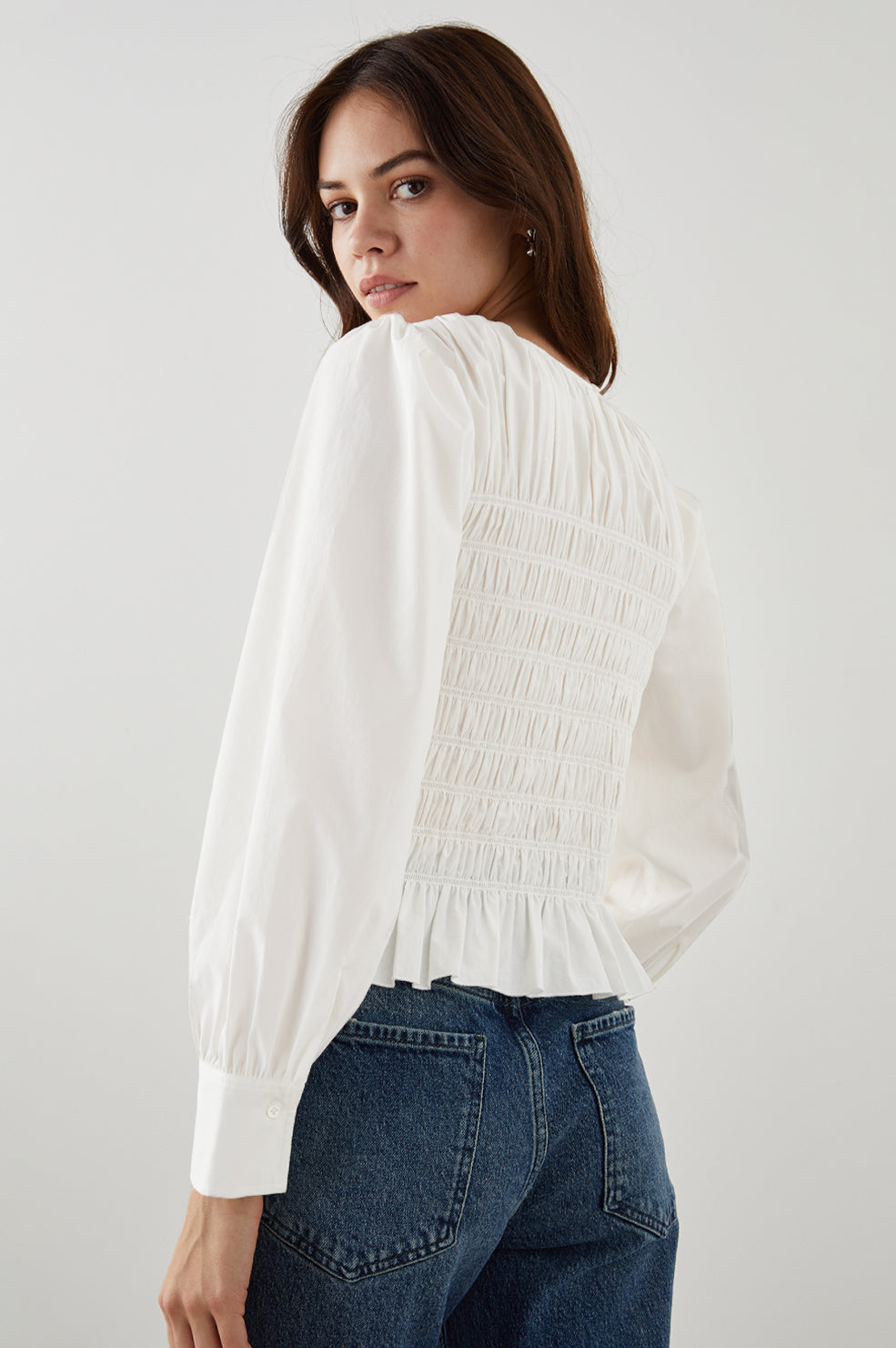 TABI WHITE TOP-SIDE ANGLE