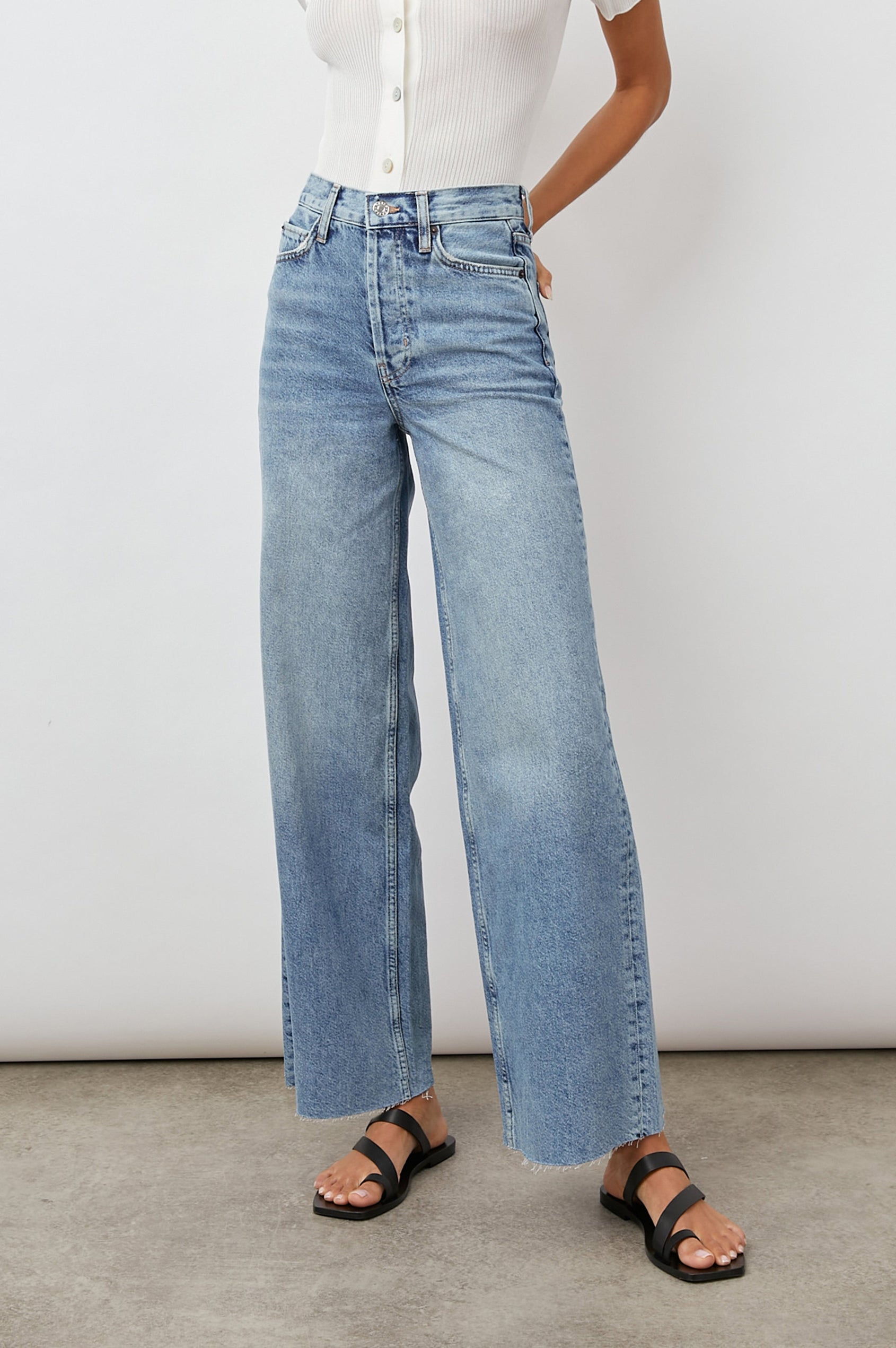GETTY OLD INDIGO WIDE LEG JEAN - FRONT WITH HANDS IN BACK POCKETS