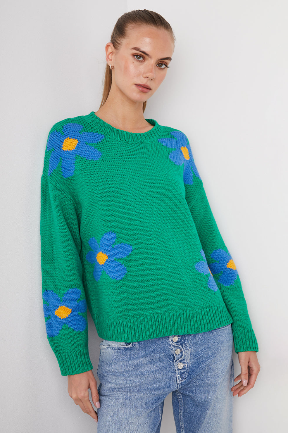 ZOEY SWEATER KELLY DAISIES - FRONT FULL BODY