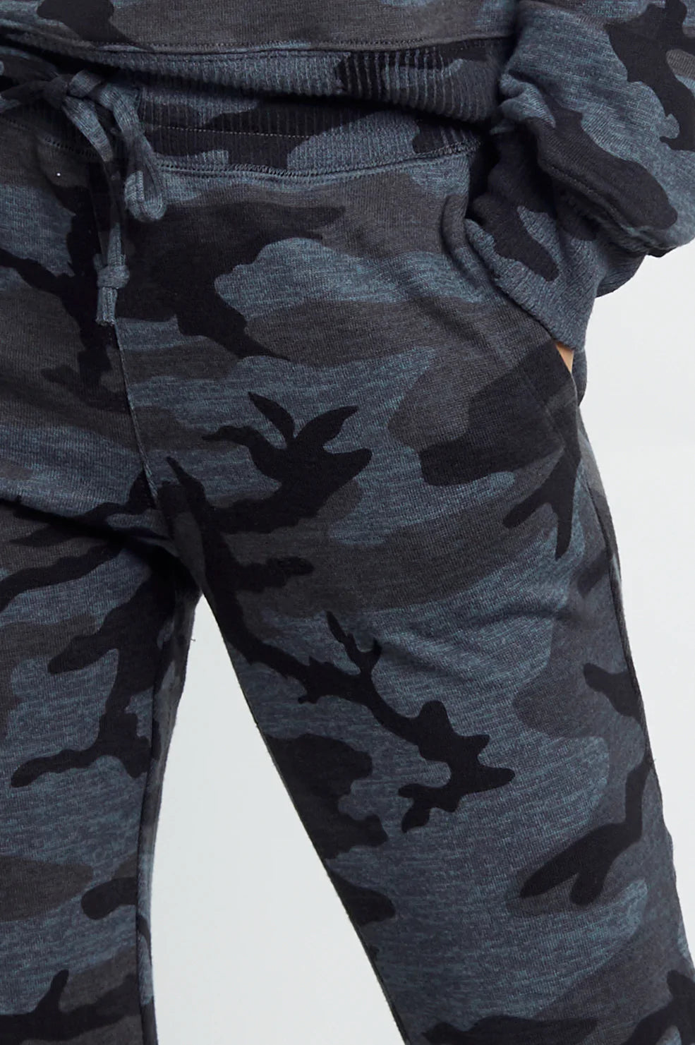 Kingston terry sweatpant in Iron Camo - detail