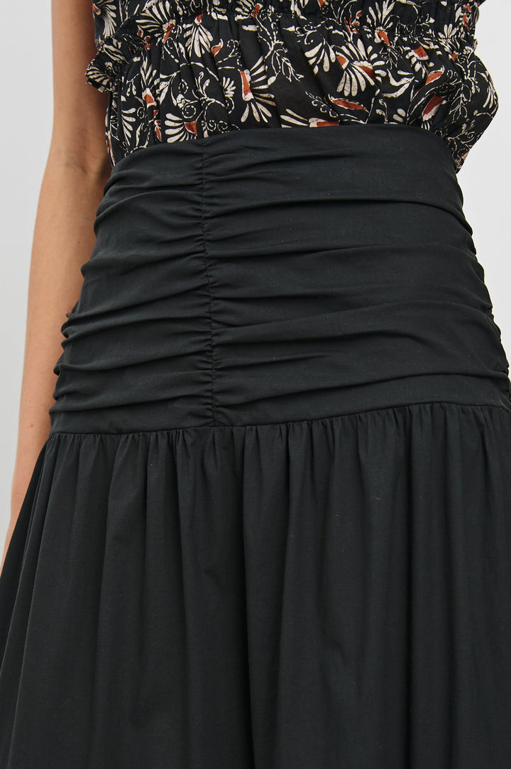 AGATHA-BLACK-DETAIL