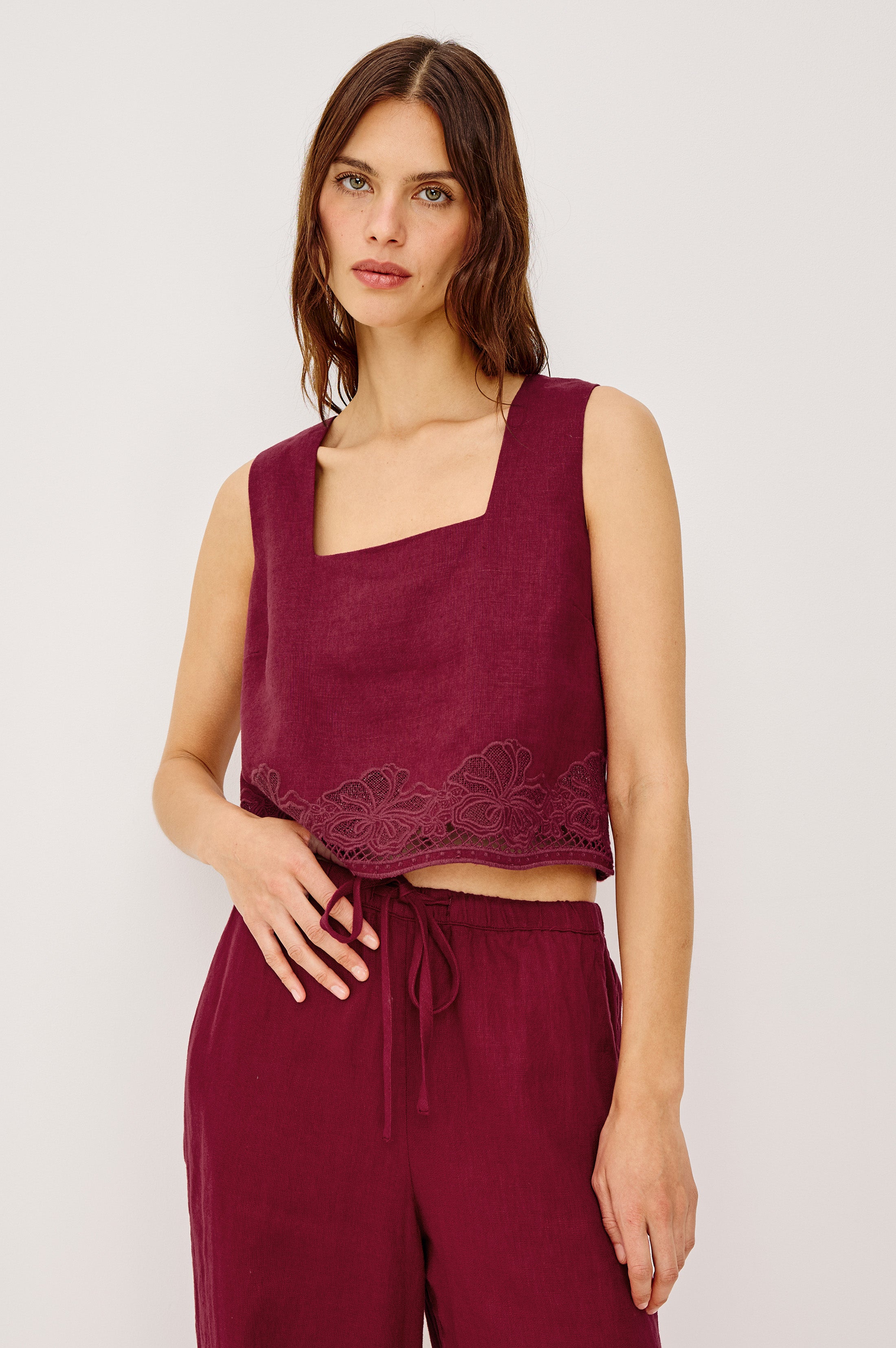 AKIRA TOP - BERRY HIBISCUS EMBROIDERY – Rails EU