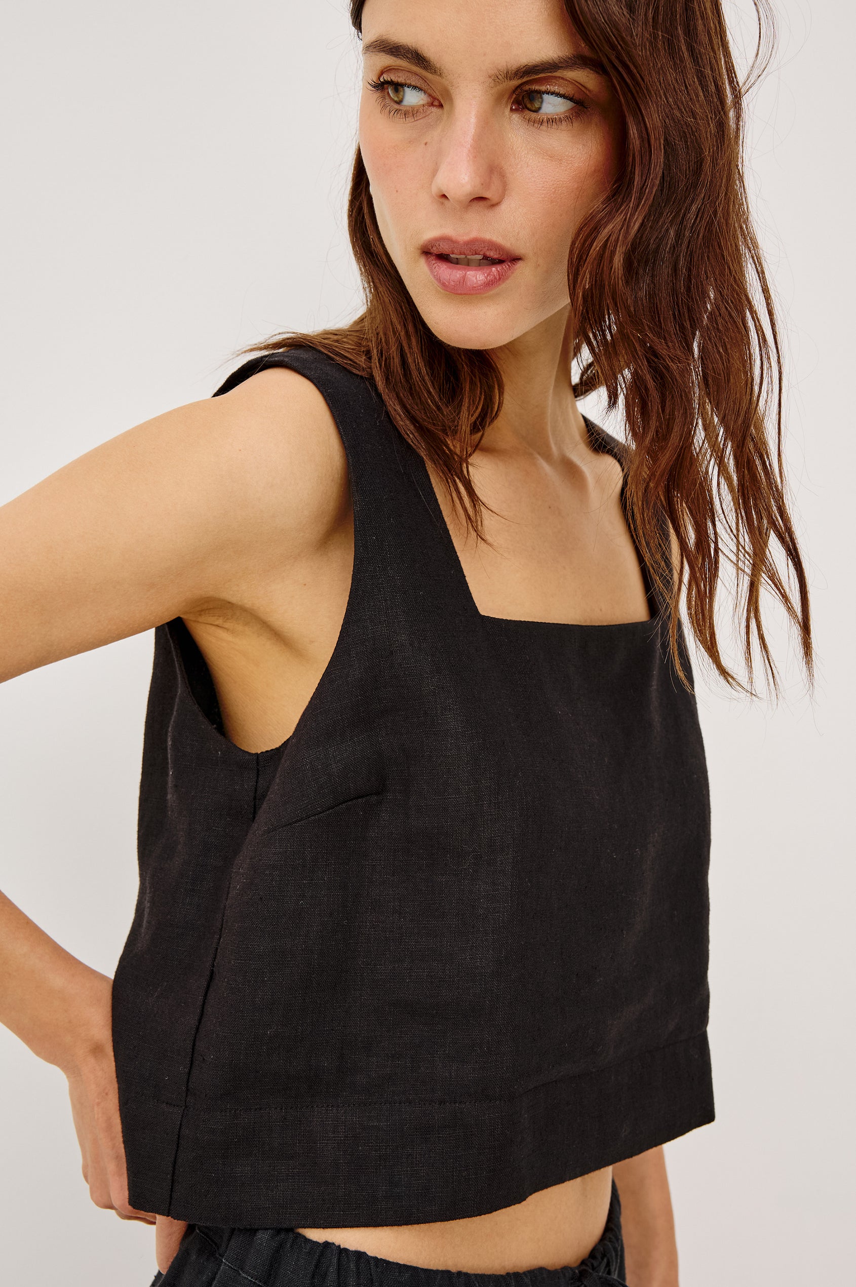 AKIRA TOP - BLACK