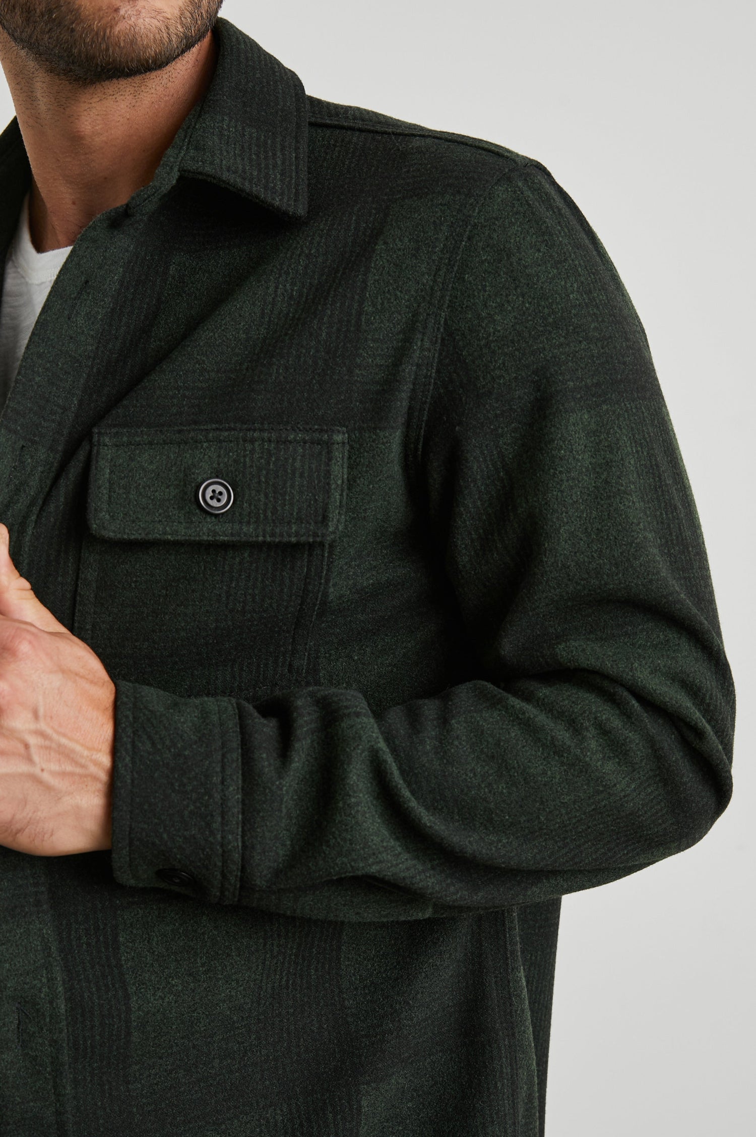 ALDER-EVERGREEN-ONYX-DETAIL