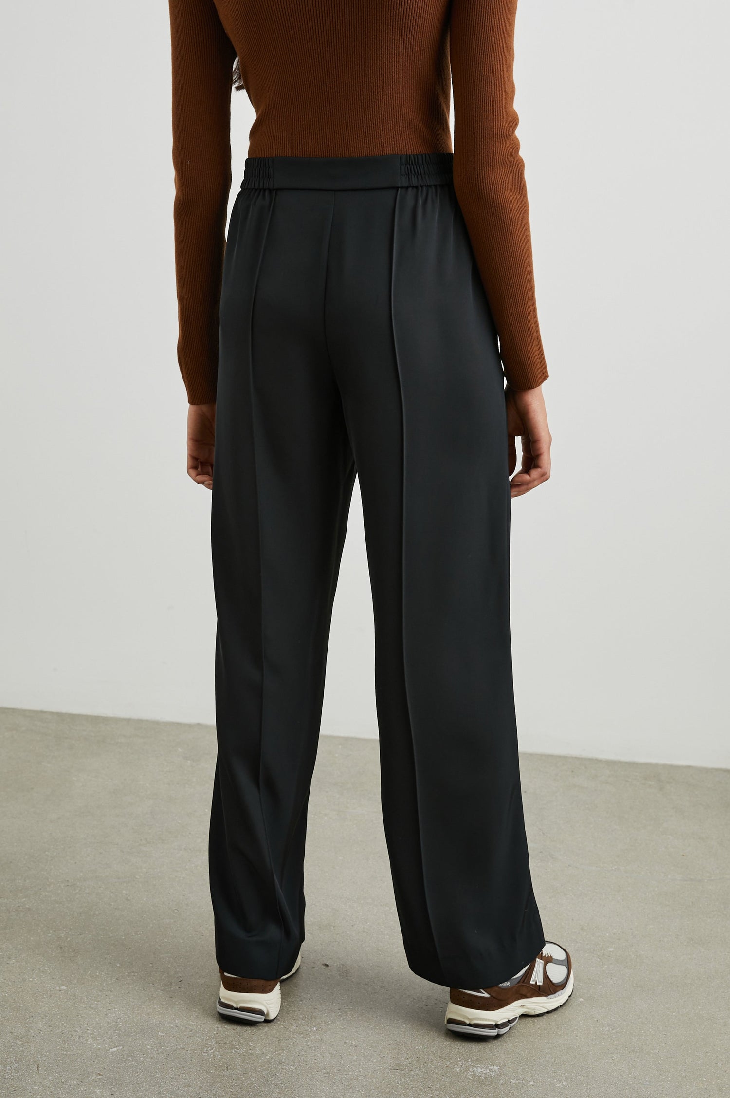 ALTA-SHINY-BLACK-BACK