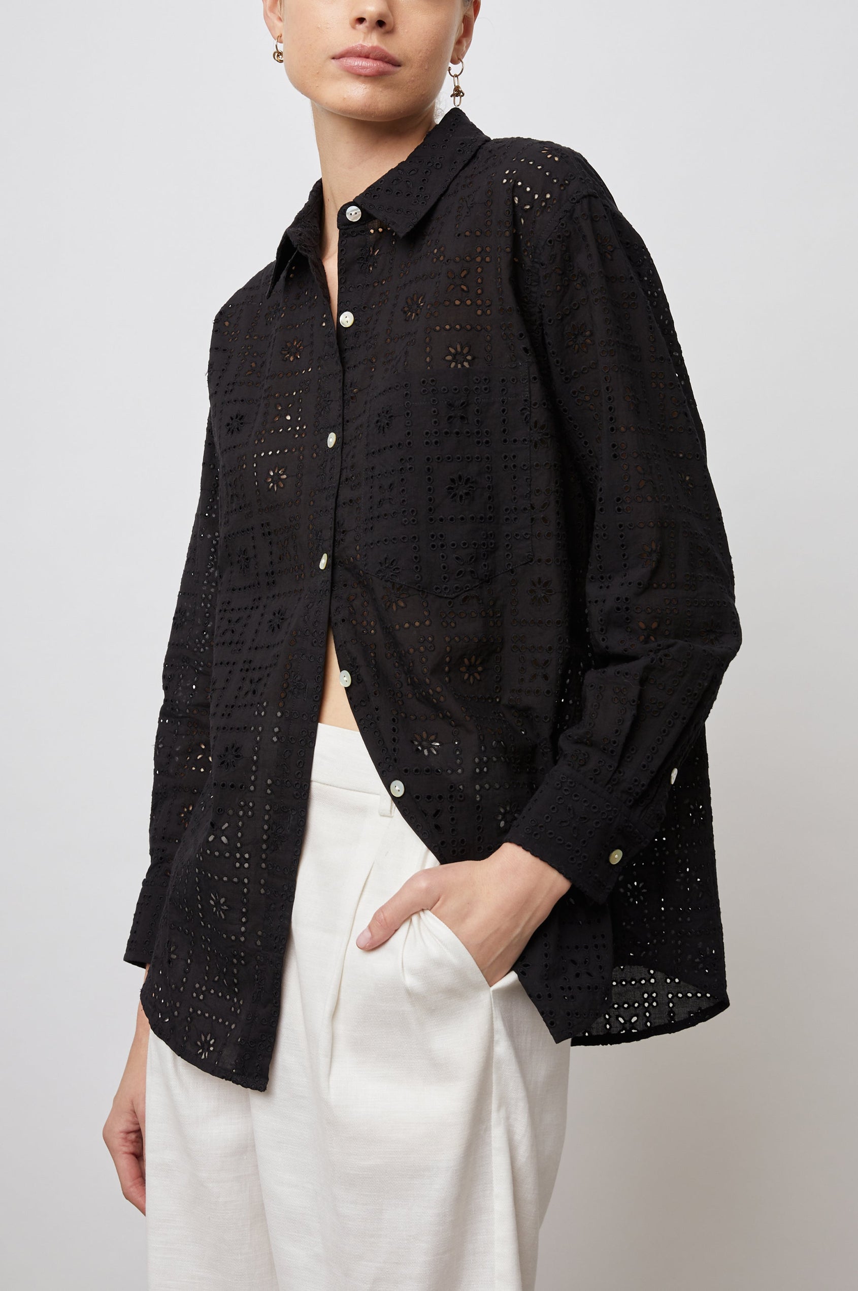 ARLO-BLACK-SEA-EYELET-FRONT ANGLE