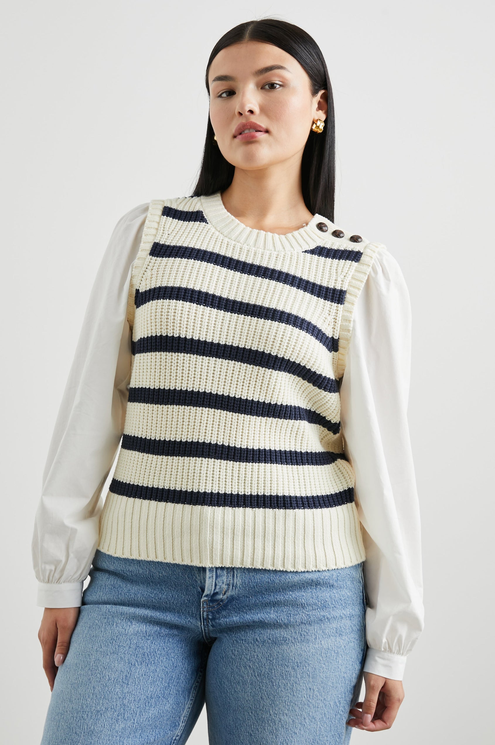 BAMBI-IVORY-NAVY-STRIPE-FRONT MODEL 2