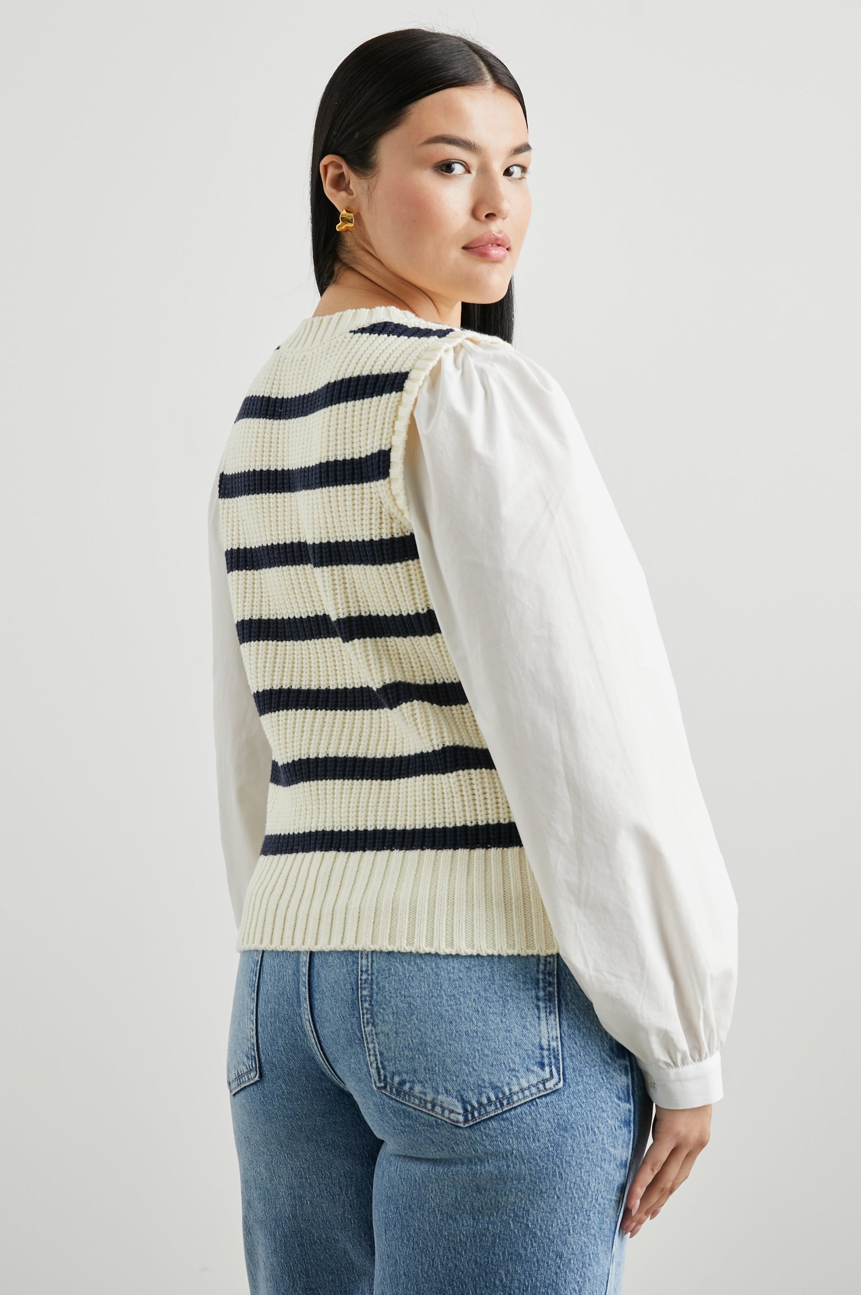 BAMBI-IVORY-NAVY-STRIPE-SIDE ANGLE MODEL 2