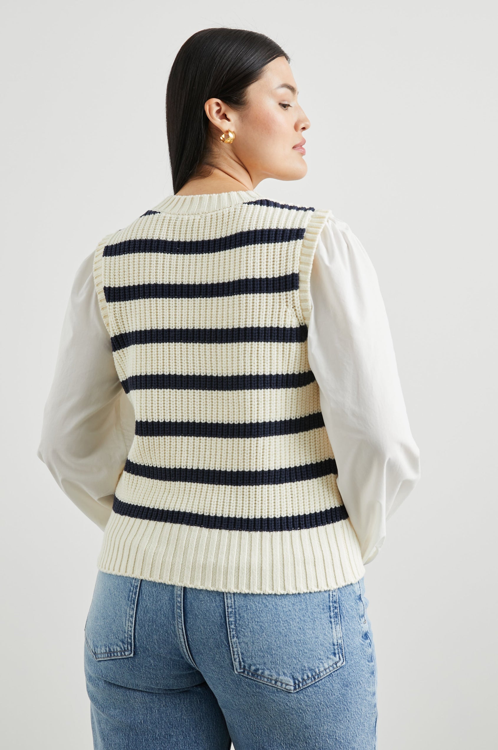 BAMBI-IVORY-NAVY-STRIPE-BACK MODEL 2