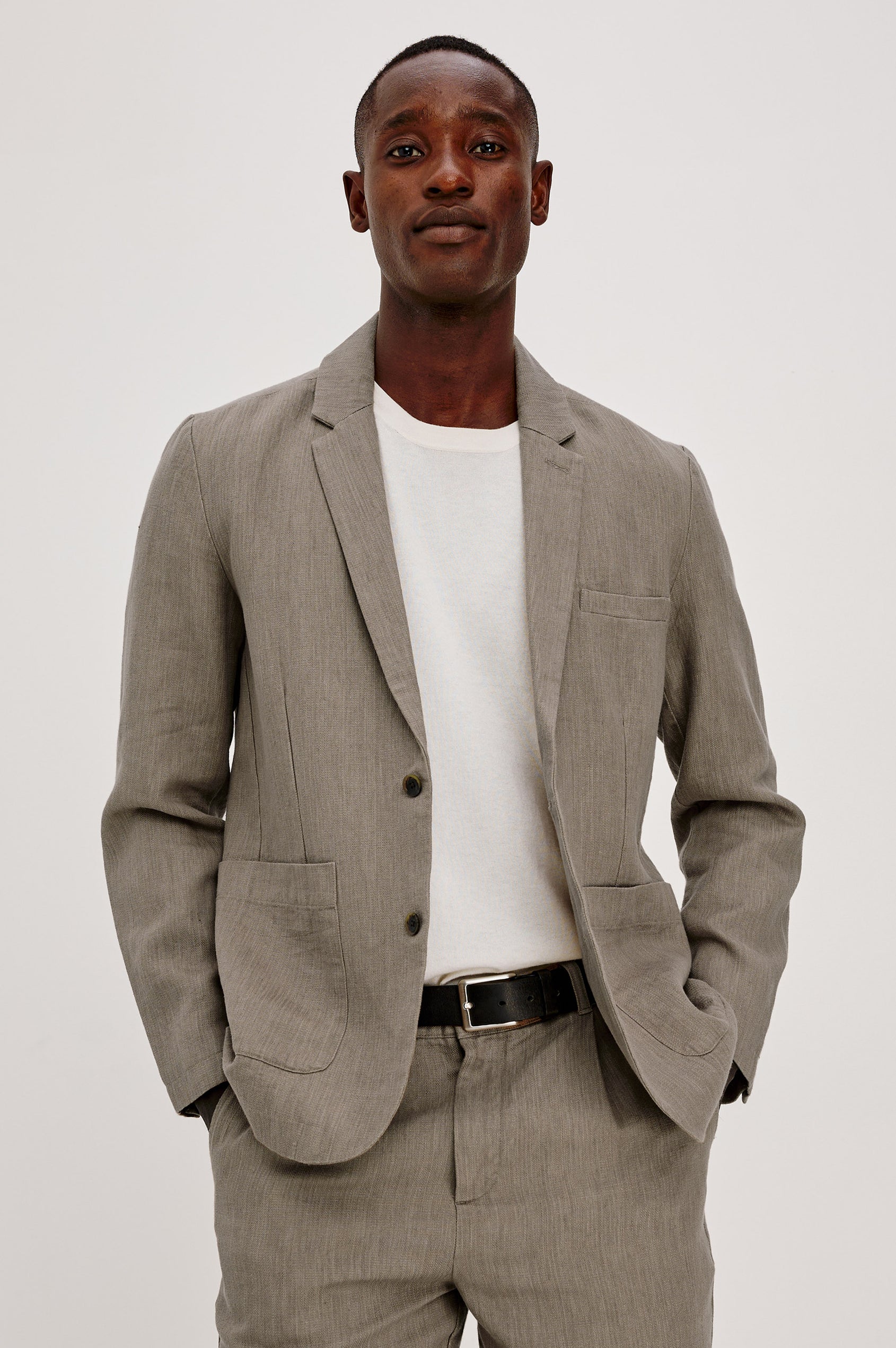 Bond Blazer in Cotton Wool Linen Blend, Single-Breasted, Notched Lapels, Chest Welt Pocket, Front Patch Pockets, and Long Sleeves With Button Cuffs in Walnut Colorway - Upper Body Front View Featured on Model