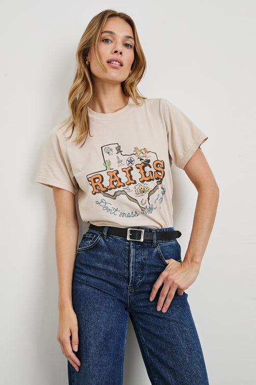 BOYFRIEND-TEE-RAILS-TEXAS-FRONT