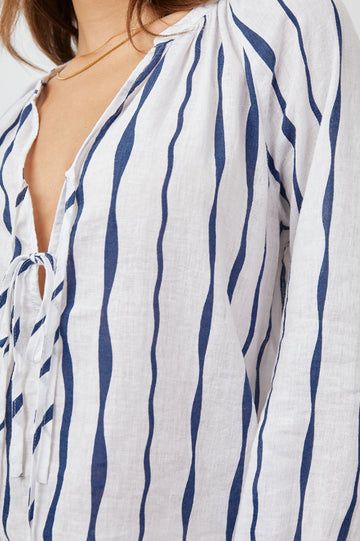 BRIELLE-WAVY-STRIPE-DETAIL