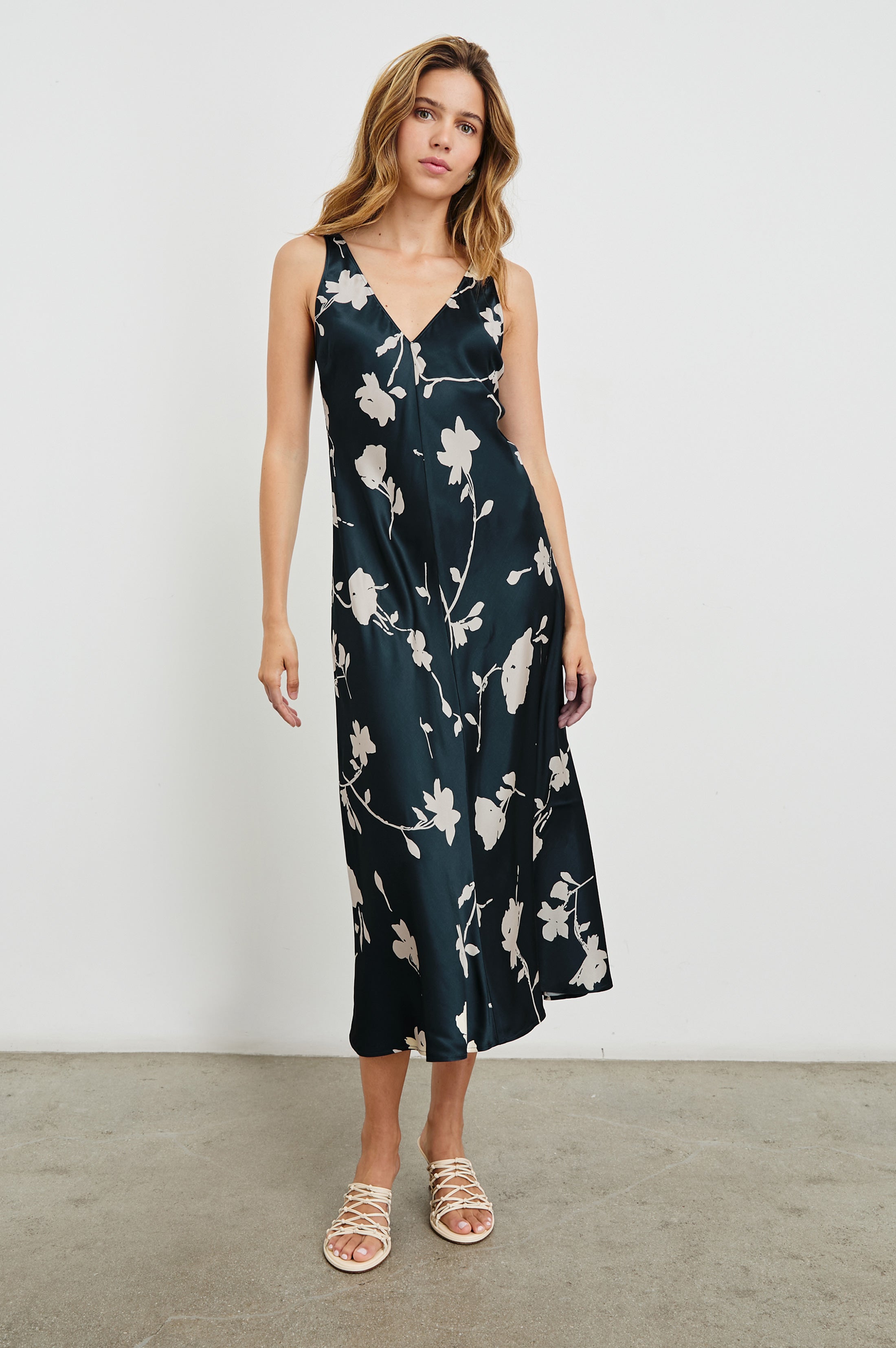 CAMELLIA DRESS - MIDNIGHT ROSES – Rails EU