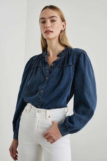 CAMILLE SHIRT DARK VINTAGE WASH - FRONT TUCKED IN