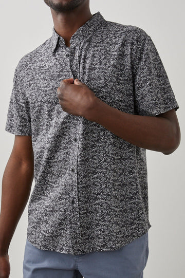 CARSON-CROP-CIRCLE-BLACK-WHITE-FRONT IN MOTION