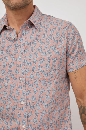 CARSON SCATTERED POSY PEACH SHORT SLEEVE BUTTON DOWN- DETAIL