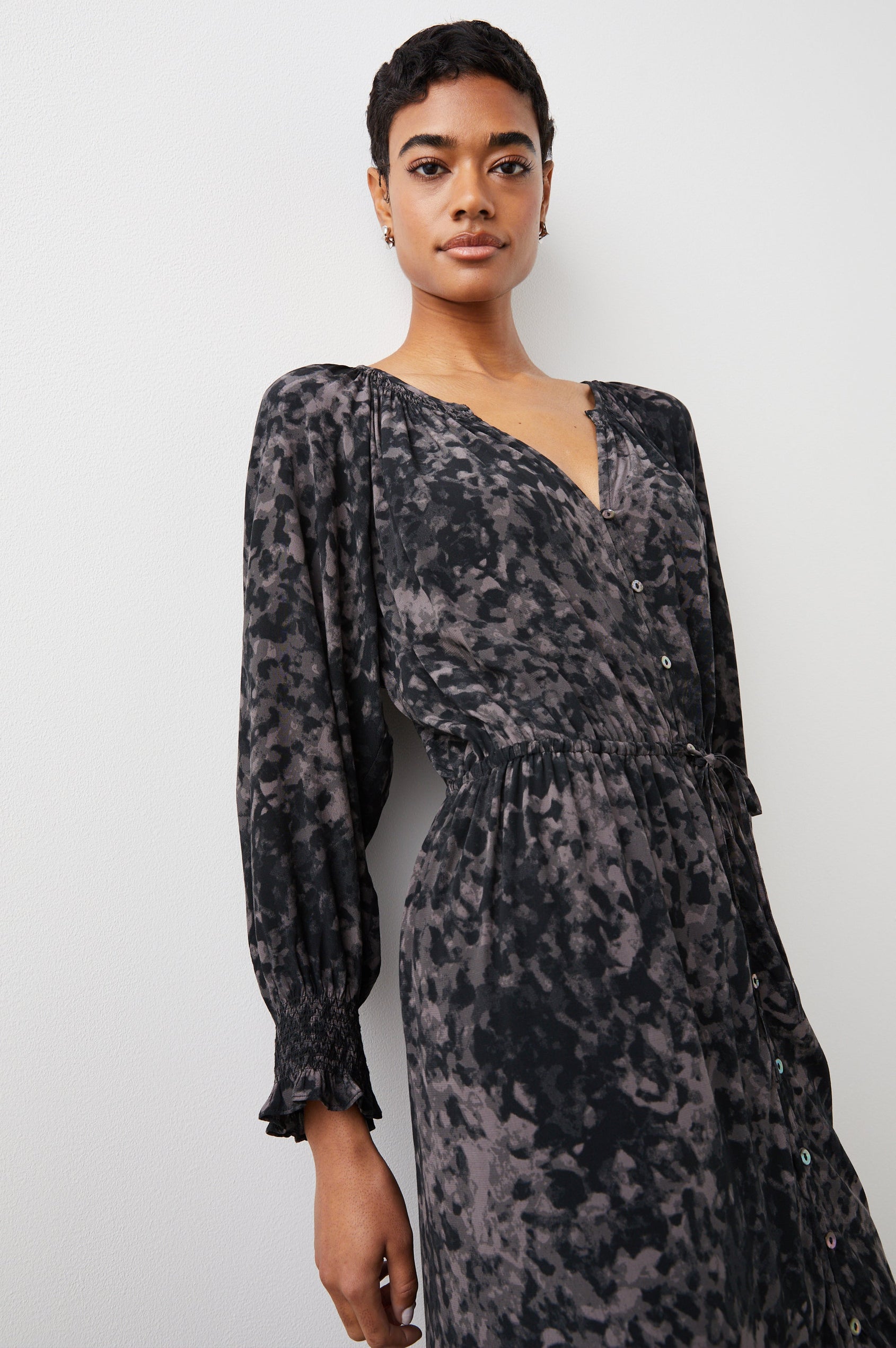 CECE DRESS CHARCOAL TORTOISE - FRONT CLOSE UP