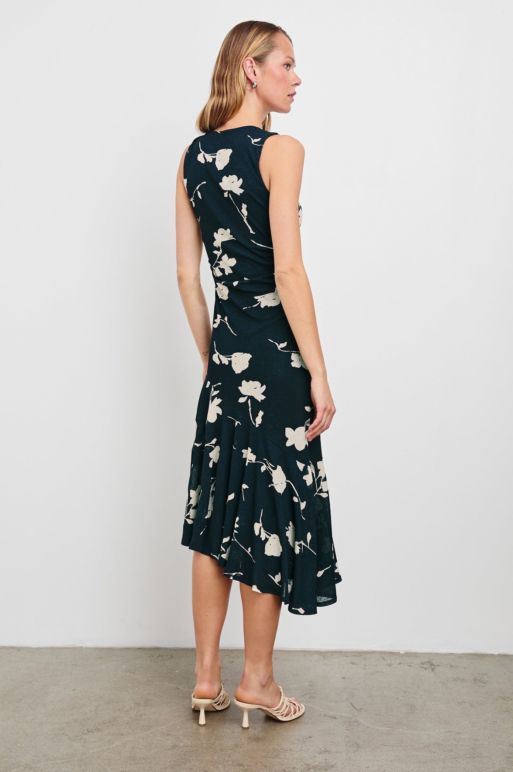 DAIJA-MIDNIGHT-ROSES-BACK
