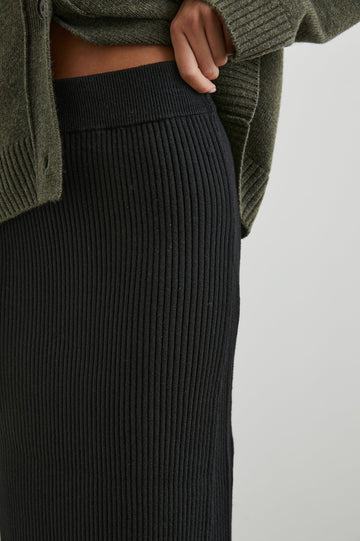 DAVINA-BLACK- DETAIL