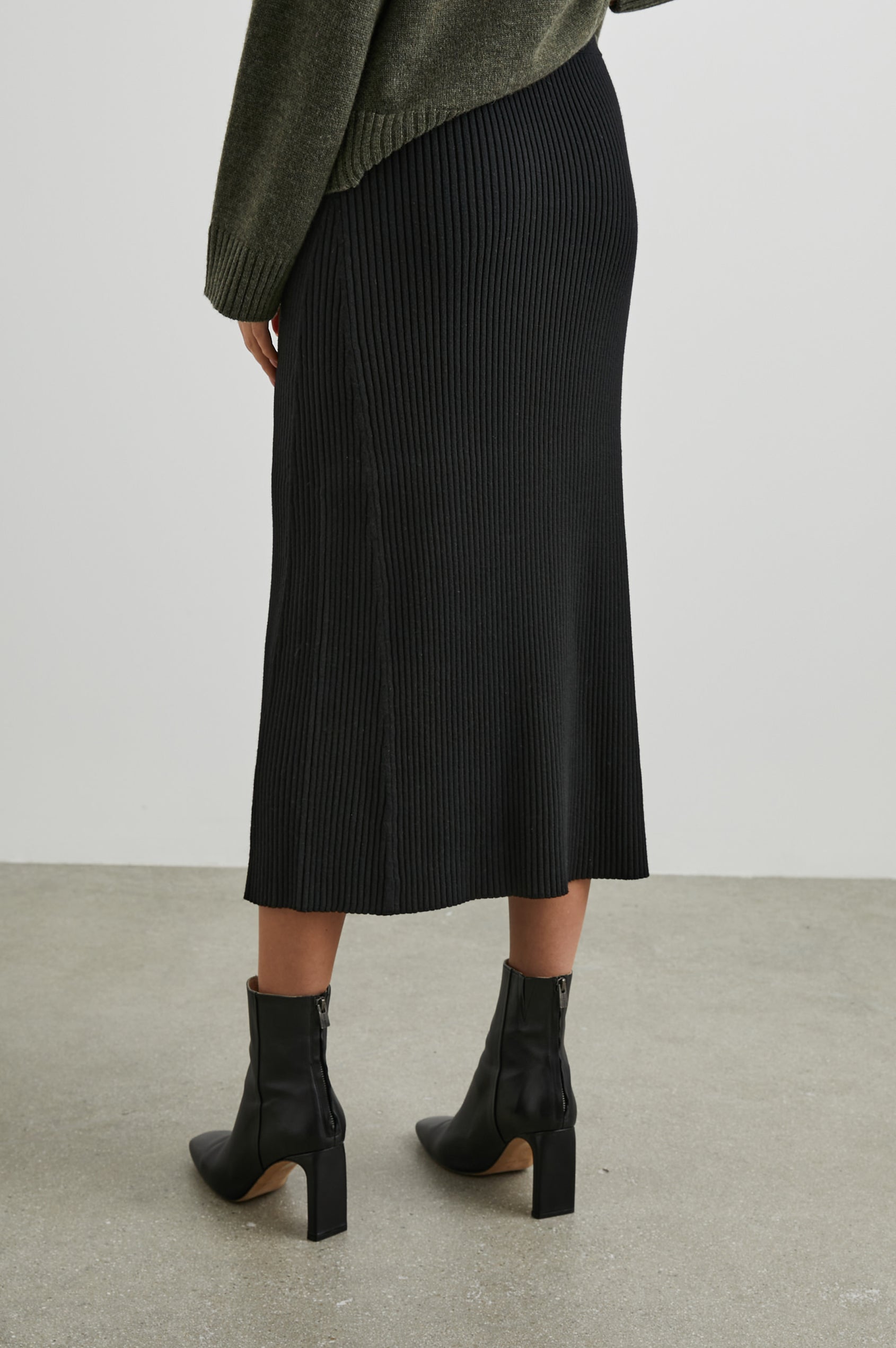 DAVINA BLACK SKIRT - BACK